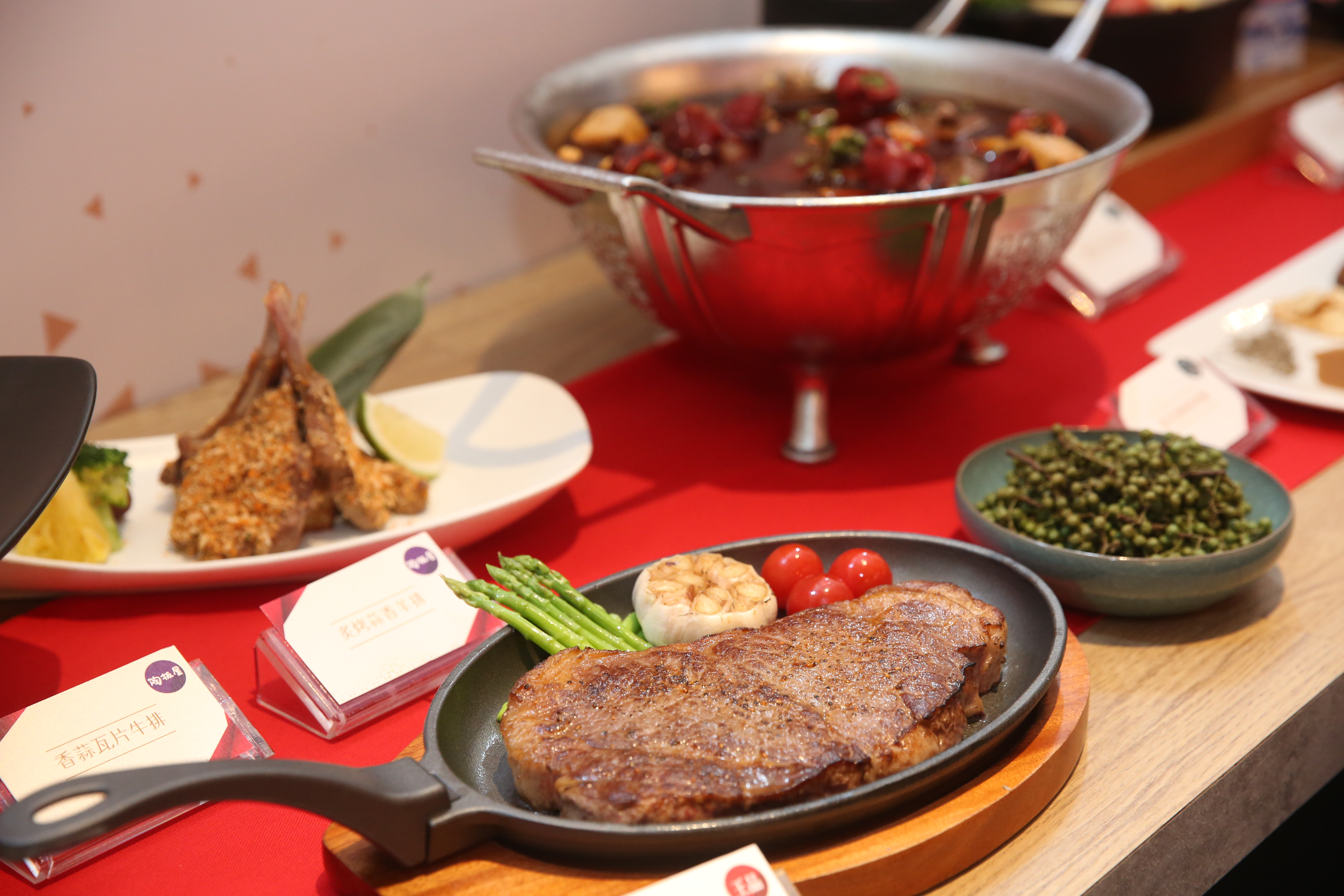 台灣洋蔥產量過剩，王品決定大量收購、廣泛使用洋蔥入菜。