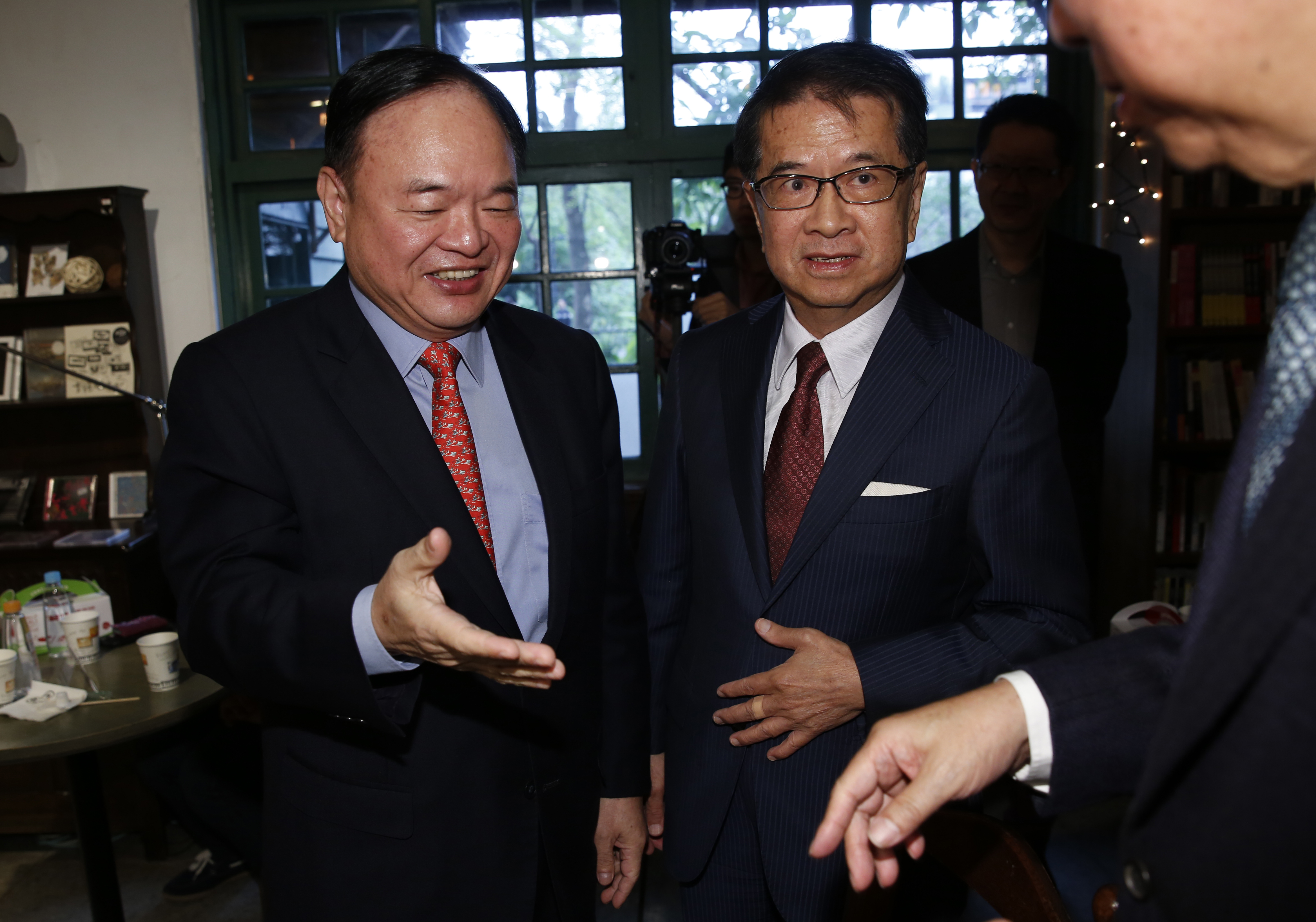 林敏雄（左）為了帶領全聯轉型，曾三顧茅廬找來「流通教父」徐重仁（右）坐鎮全聯。