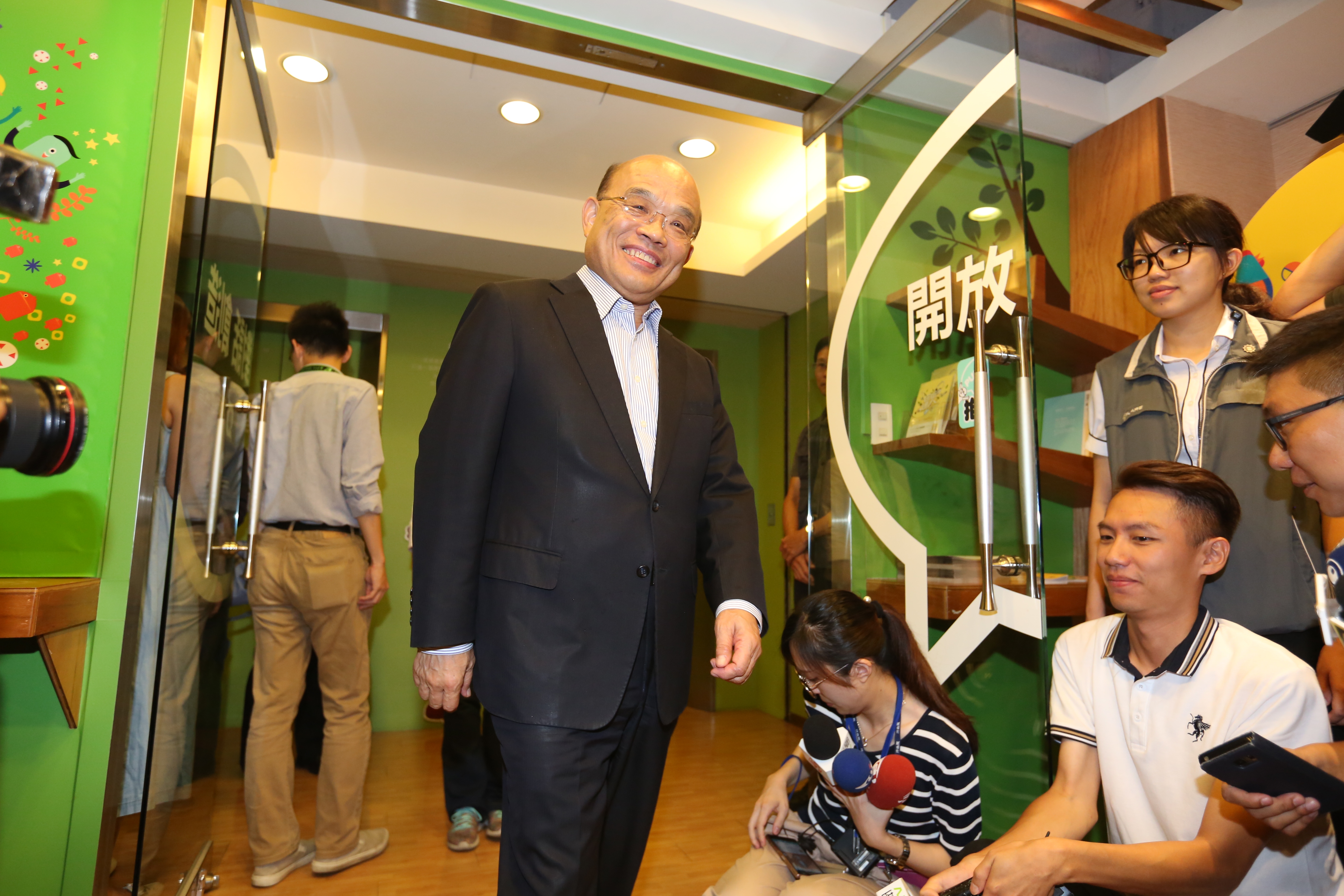 前行政院長蘇貞昌確定參選新北市長，而蘇明（14）日下午將啟動「訪老朋友談新希望之旅」。