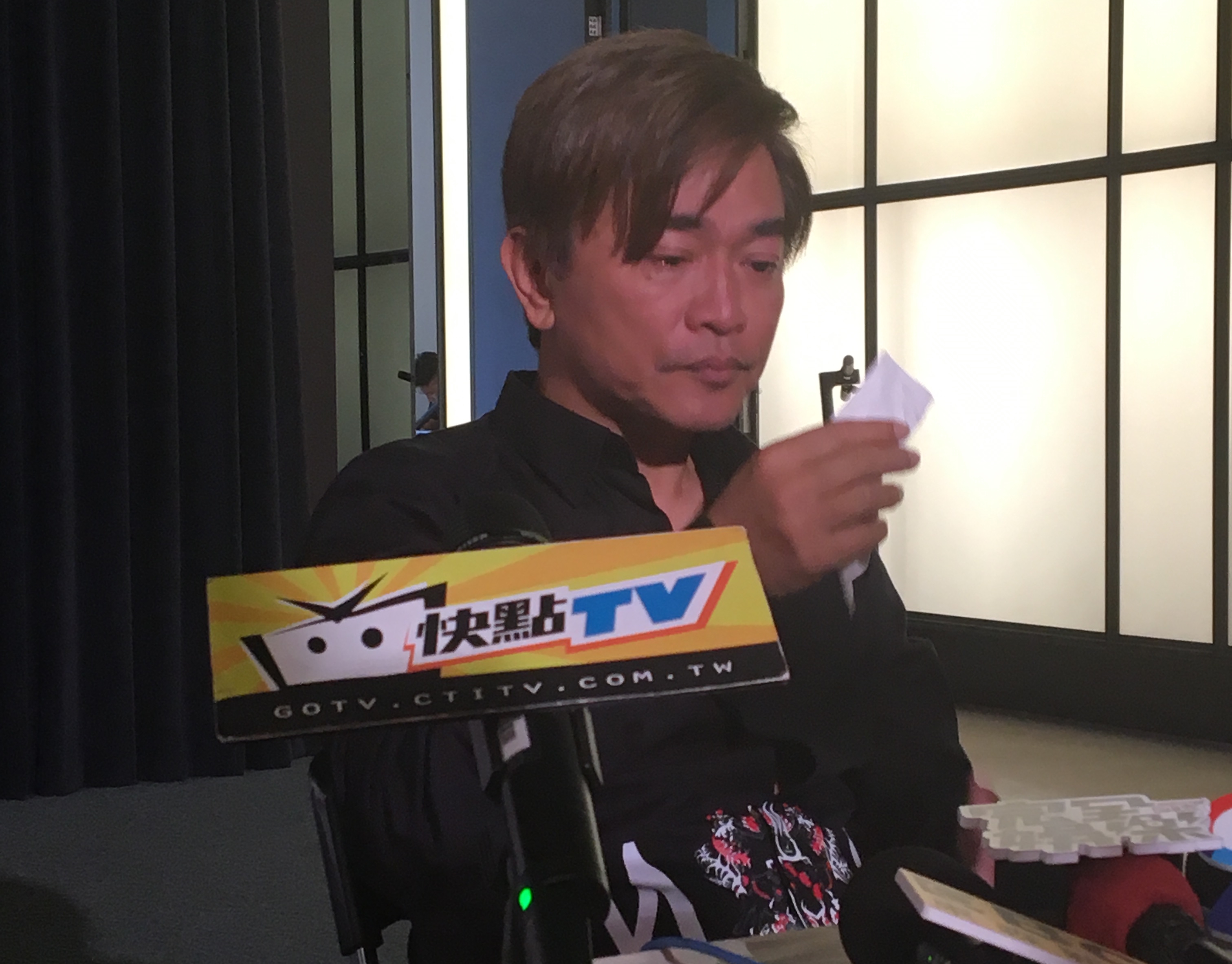 吳宗憲日前在記者會上飆淚，現在傳出門票完售的好消息。