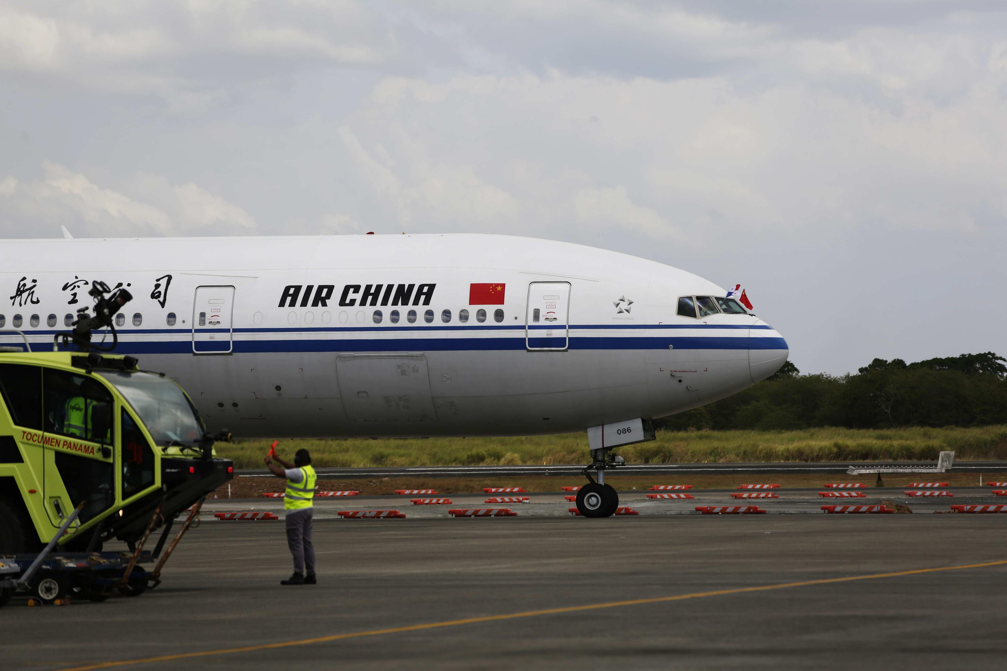 中國國際航空由長沙飛往北京的CA1350班機今驚傳遭劫機，傳有乘客以鋼筆挾持空服員。（東方IC）
