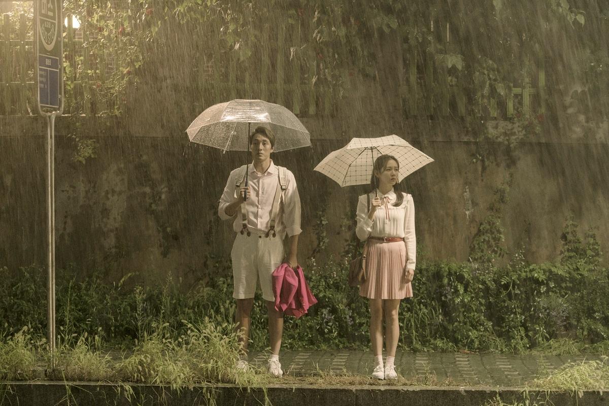 首部執導電影，李章焄就找來票房保證蘇志燮（左）與孫藝真主演，在競爭激烈的韓國電影圈並不多見。（車庫娛樂提供）