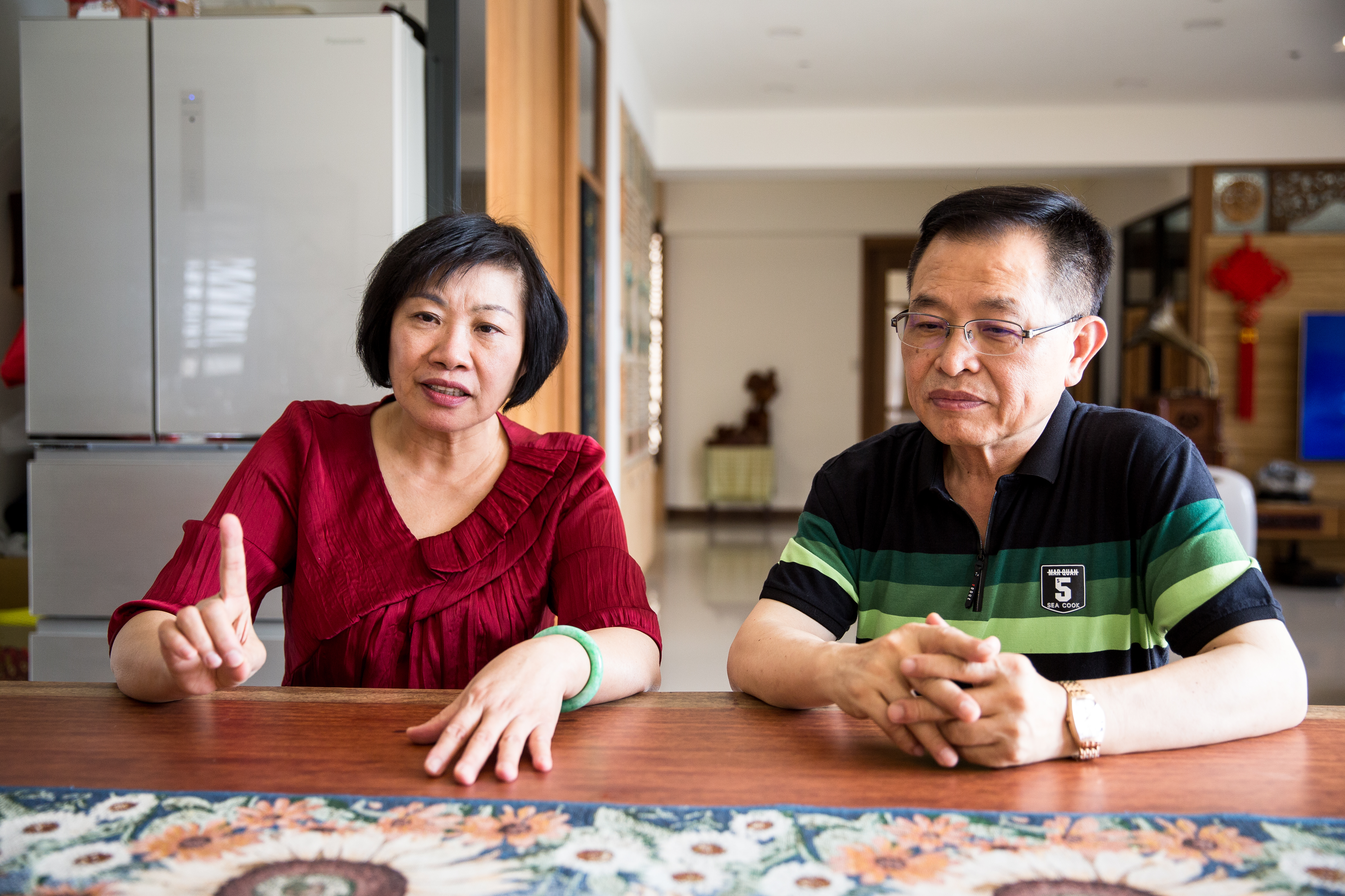 公勝董事長蔡文俊（右）和總經理李雯蕙（左）都樂觀地認為，因為跌過跤，讓公勝的財務基礎更穩健紮實，也看清楚誰是真正不離不棄的朋友。