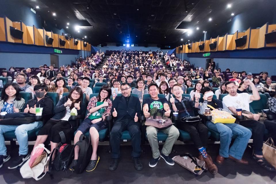 導演武正晴在金馬奇幻影展與影迷進行影後座談，並與大家一起合照。（翻攝自金馬影展FB）