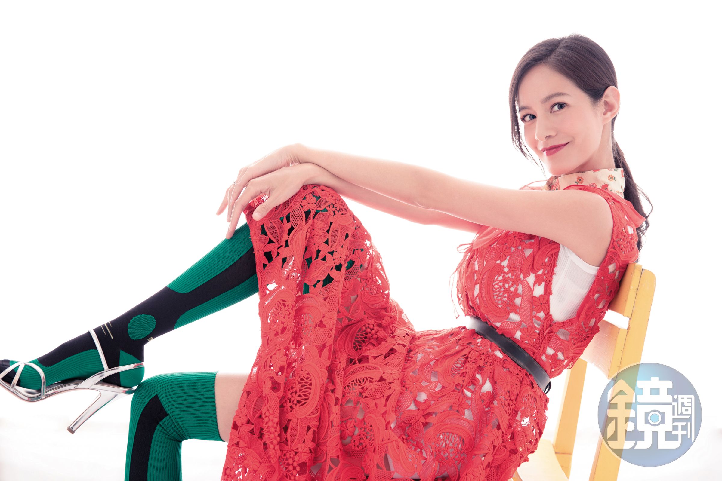 當了母親之後，Janet承認做事會有一點點擔心，「比如說以前要跳瀑布、要跳傘，我都是『OK，瘋台灣Let's Go，Oh Yeah！』現在是『要不要？』『會不會危險？』我還是會跳，但是會想說有一點恐怖，然後再跳。」 