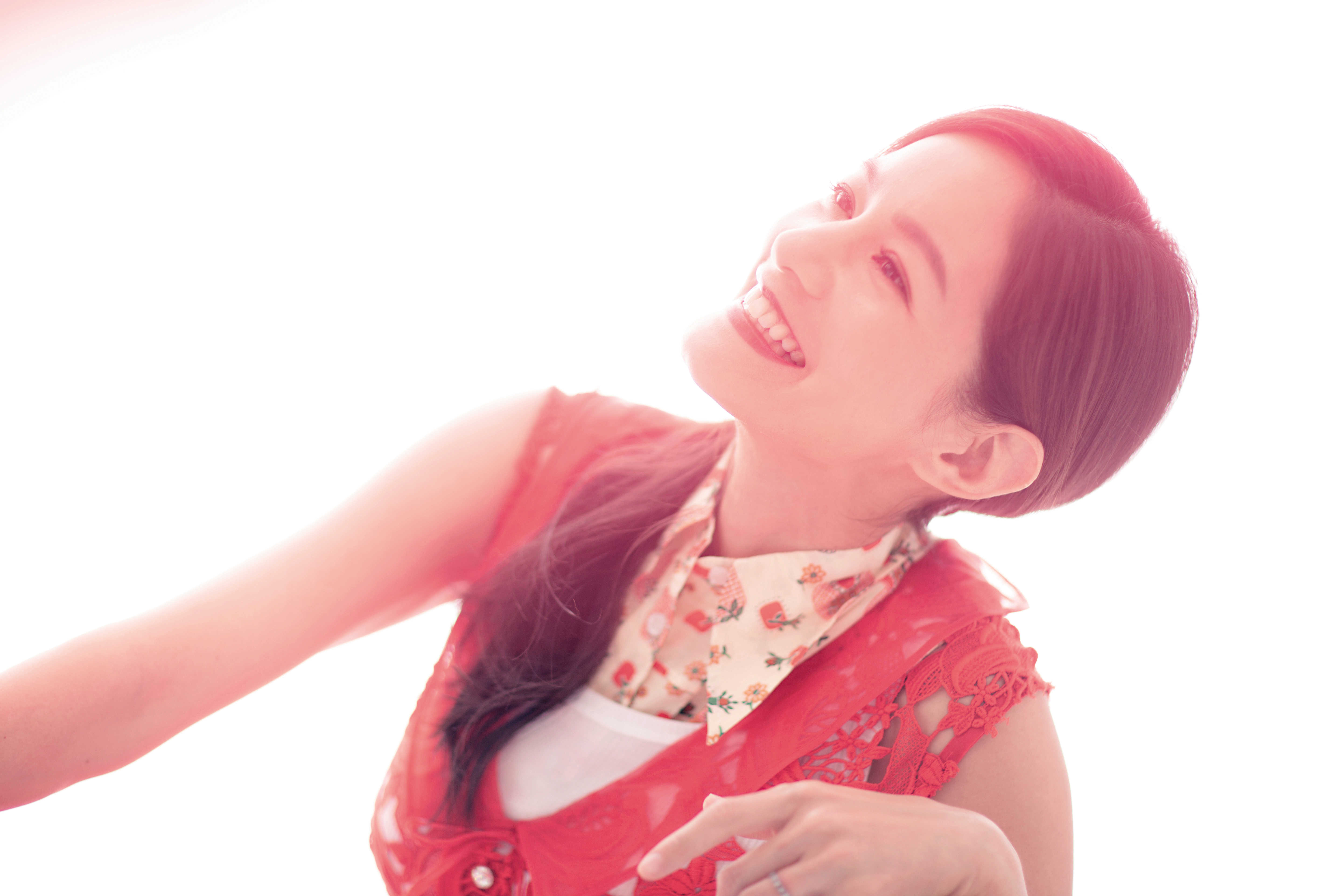 話說找Janet做訪問本身就相當離奇，一年多前傳簡訊給她經紀人，沒料到他們正在芬蘭出外景，堪稱是「最遙遠的距離」。好險無論有多遠，最後還是等到了。