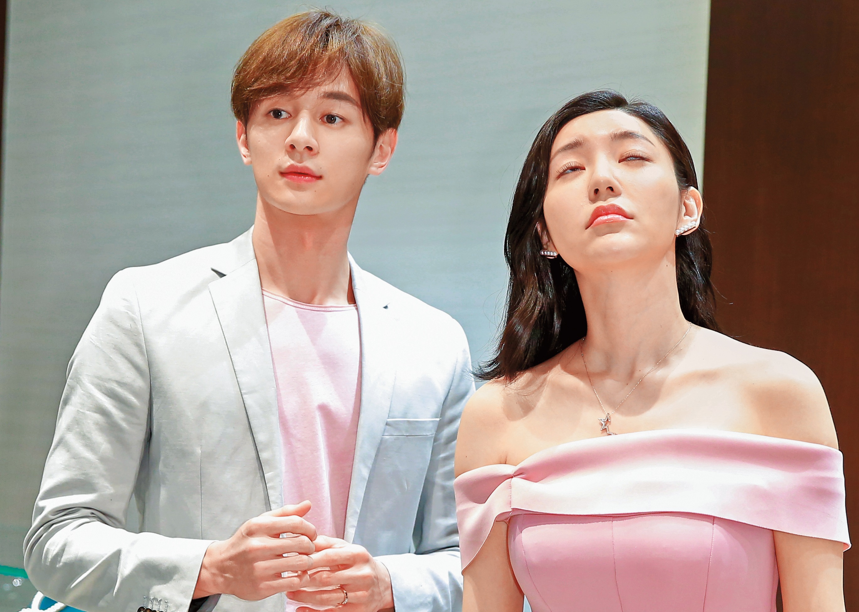 郭雪芙的表情達到2018年以來「搶鏡頭」此一欄目的又一個高度，謝謝她的精彩演出。左為張軒睿。