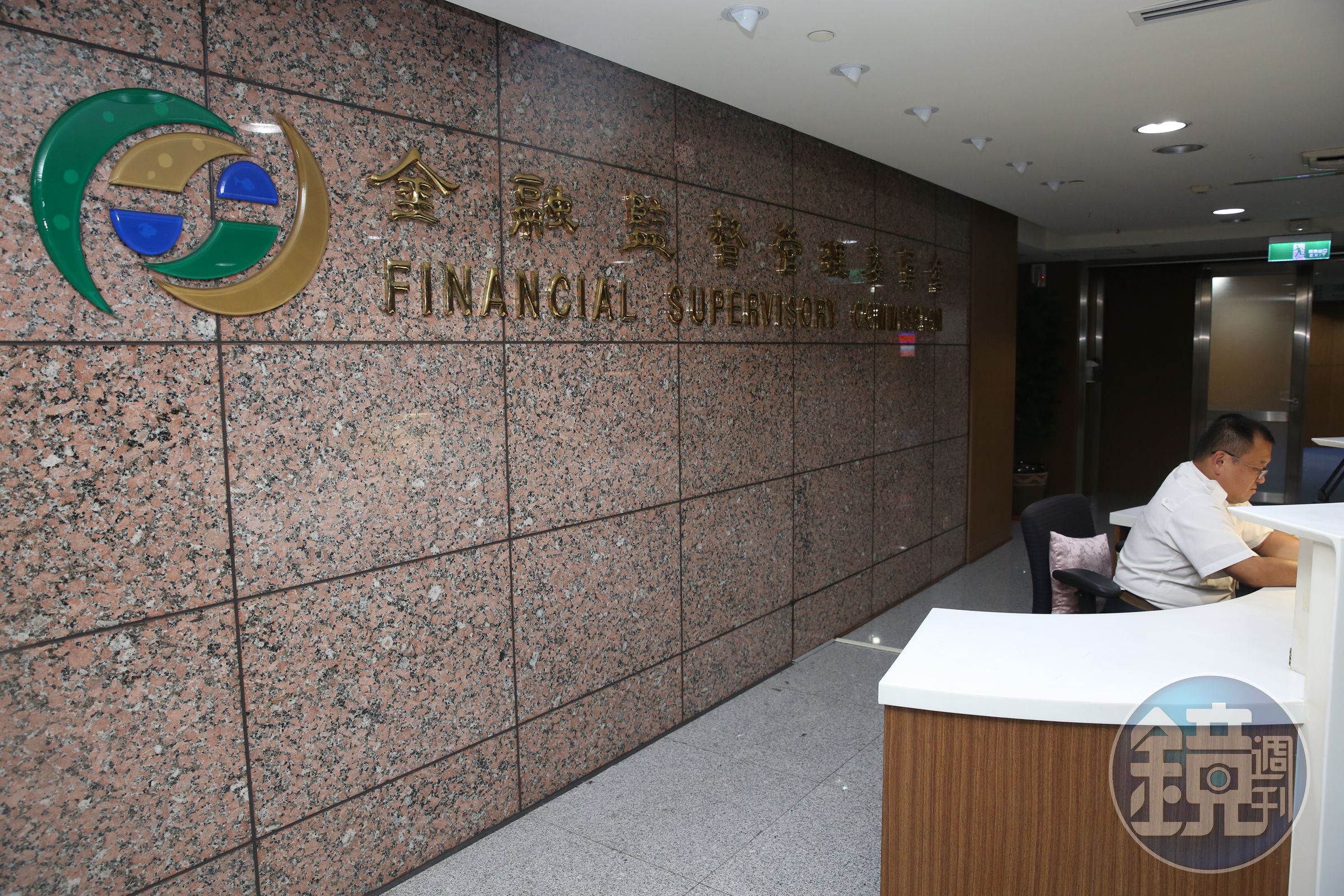 金融八法應金管會和立法院修正，卻讓犯罪所得可能無法查扣，司法院竟在一旁默不作聲，整個修法過程疑雲幢幢。
