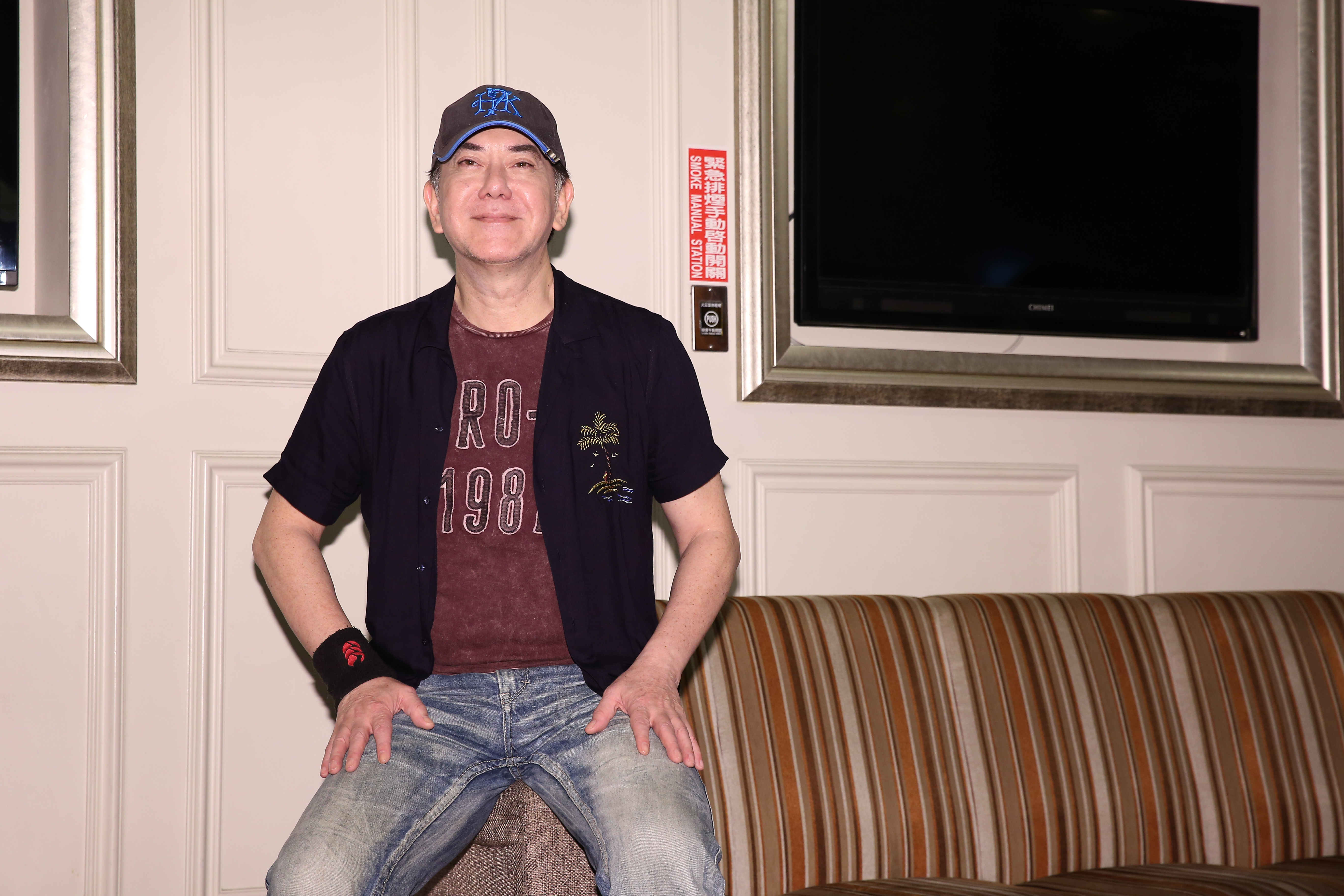 黃秋生個性鮮明，對看不爽的事情絕對放砲，導致他風波不斷。