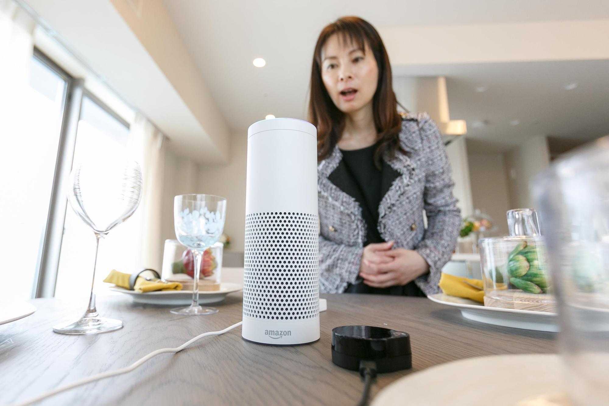 搭載Alexa聲控AI的Amazon echo dot，雖然在全球賣得嚇嚇叫，卻害人把鍋子燒焦了？（東方IC）