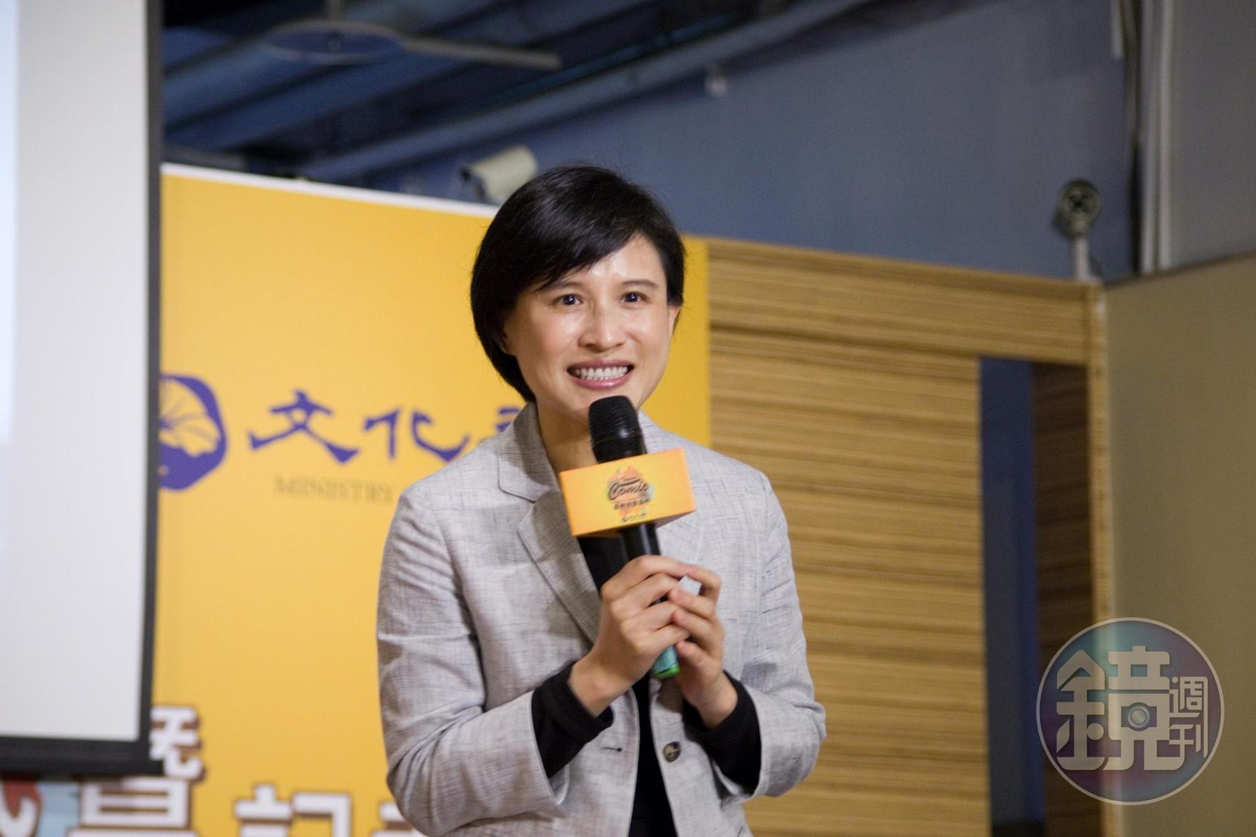 鄭麗君表示政府將扮演點火的角色，希望吸引更多民間資源投入台灣漫畫的推廣。