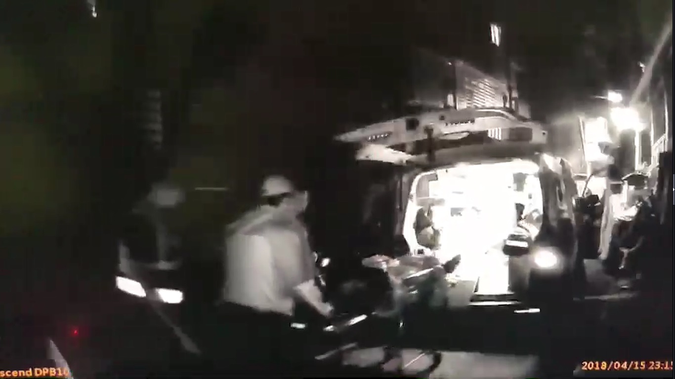 許女直播上吊，所幸搶救即時撿回一命。（翻攝畫面）