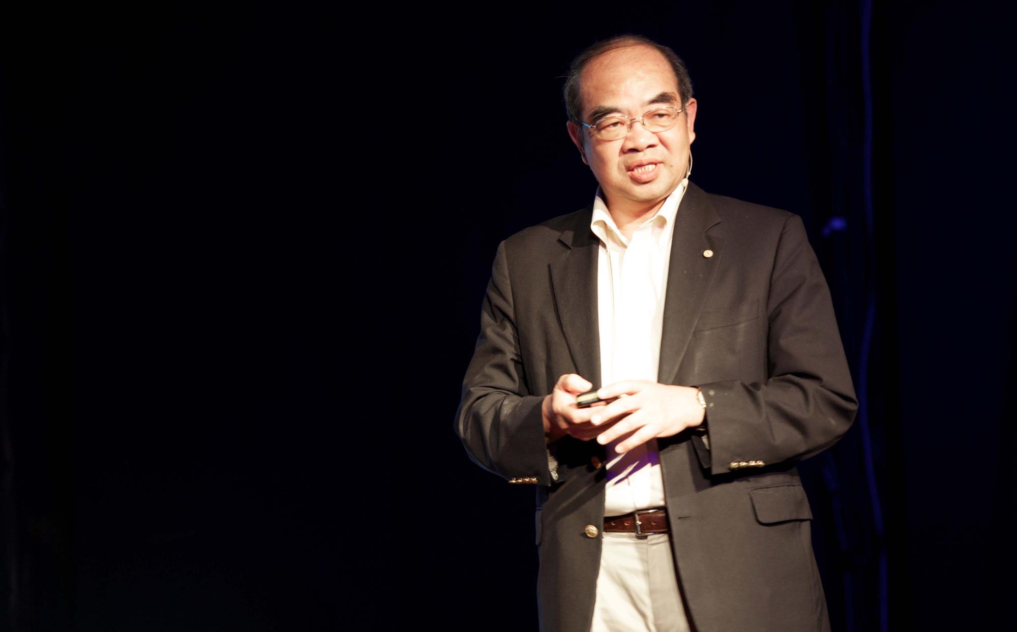 教育部長潘文忠請辭獲准後，行政院宣布由中研院院士吳茂昆接任。（翻攝自 TEDxTaipei）