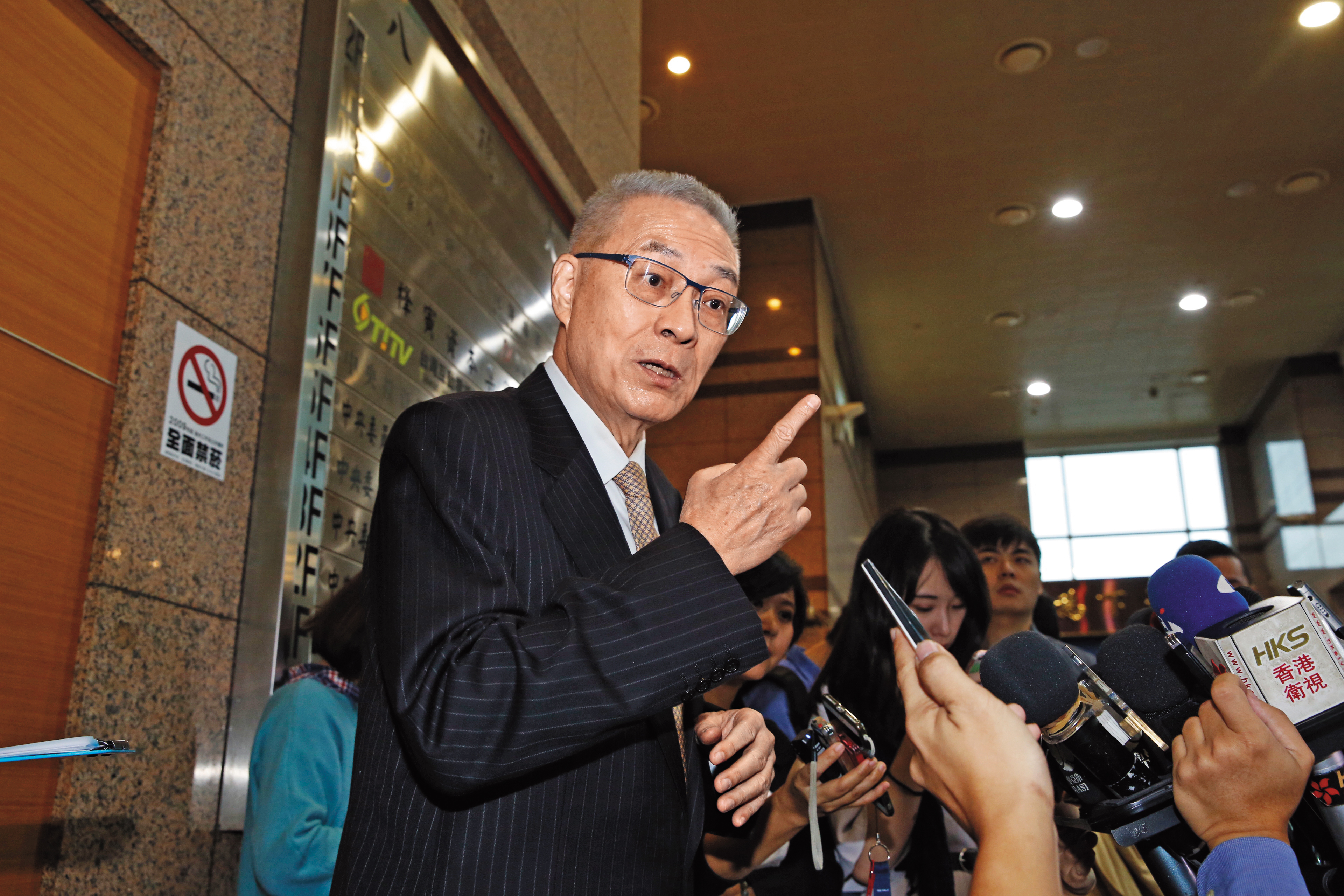 本刊調查，侯友宜9日赴黨中央拜會吳敦義，2人交換年底選情。