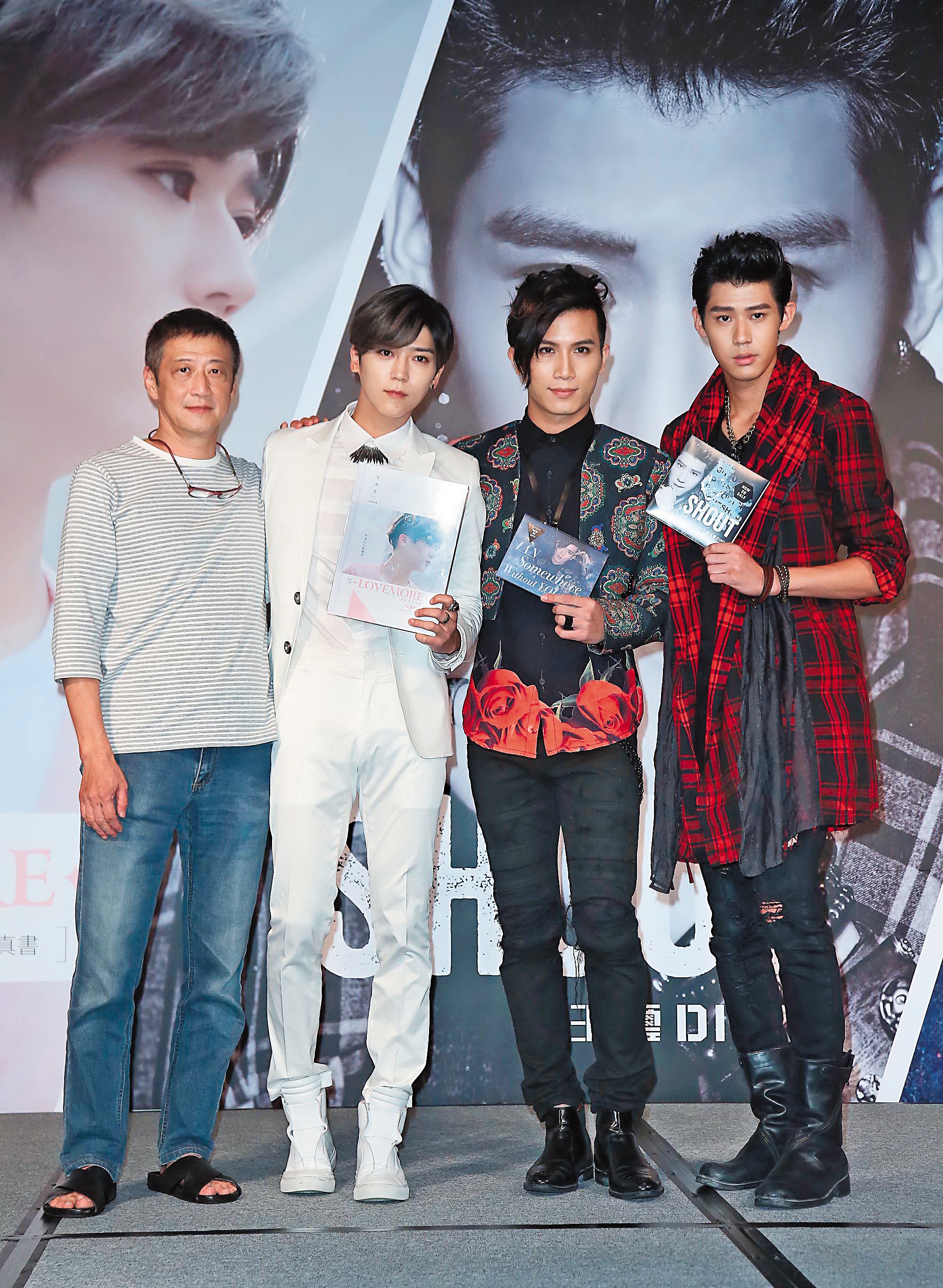 陳彥允（右二）與畢書盡（左二）、李玉璽（右一）同屬李亞明旗下的「老鷹四少」成員。（東方IC）