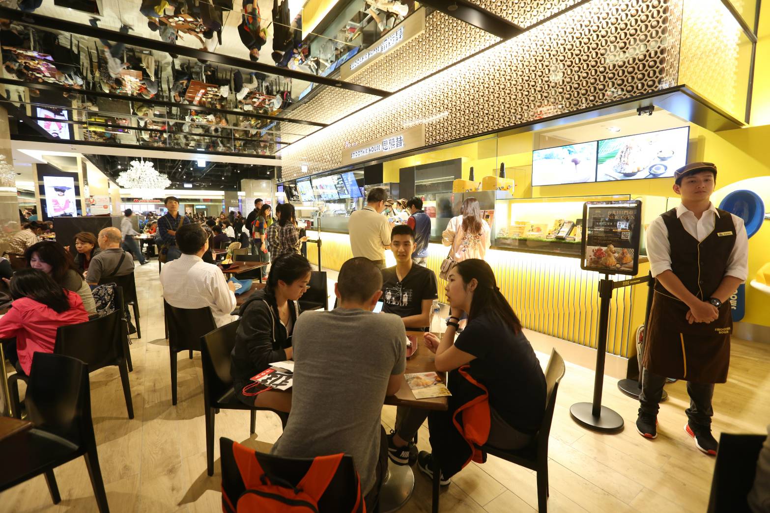 永康街知名芒果冰品牌思慕昔如今也進駐台北101，昨天正式開幕。