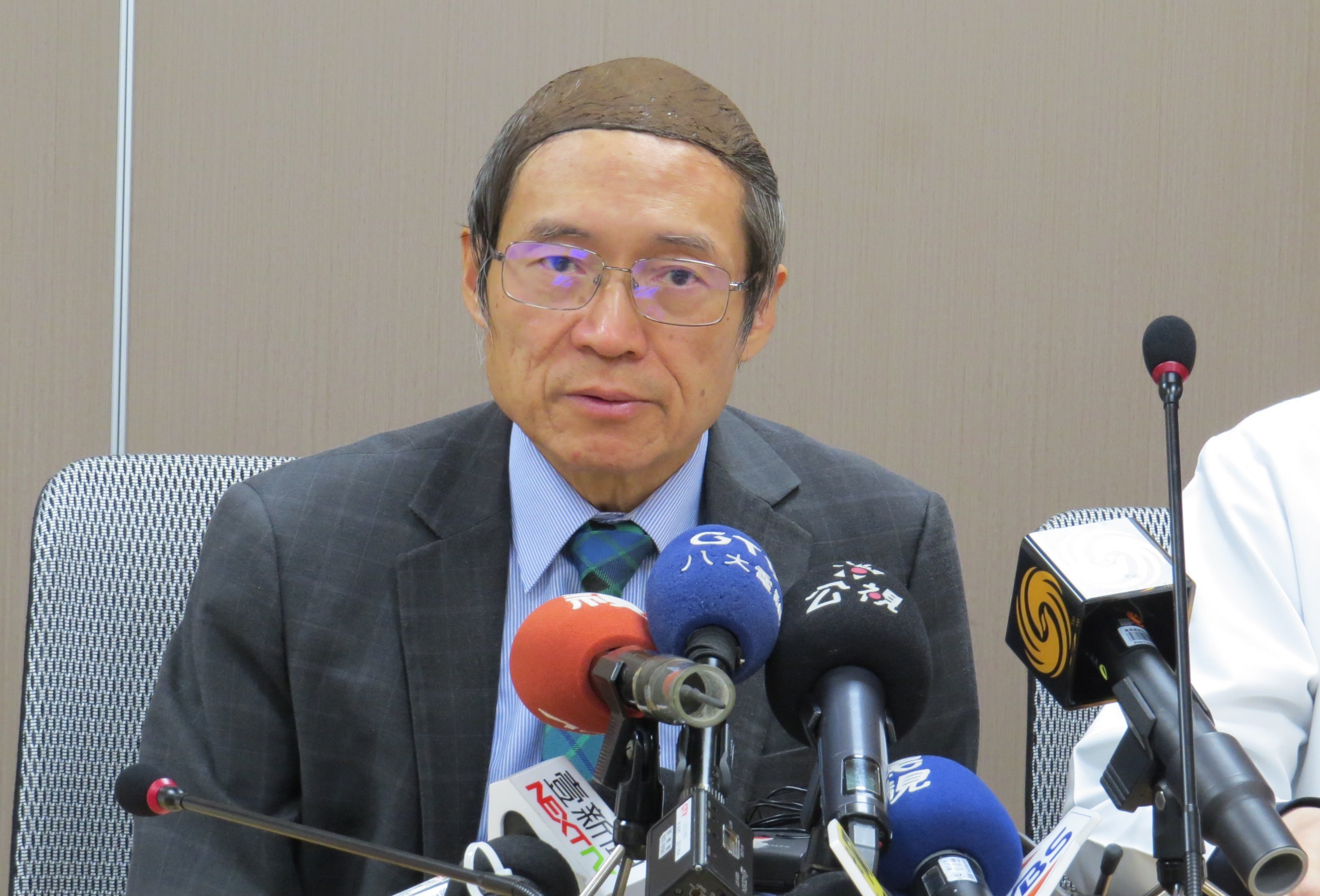 法院裁定准許劉伯恩繼續執行馬偕醫院董事長及董事職務。