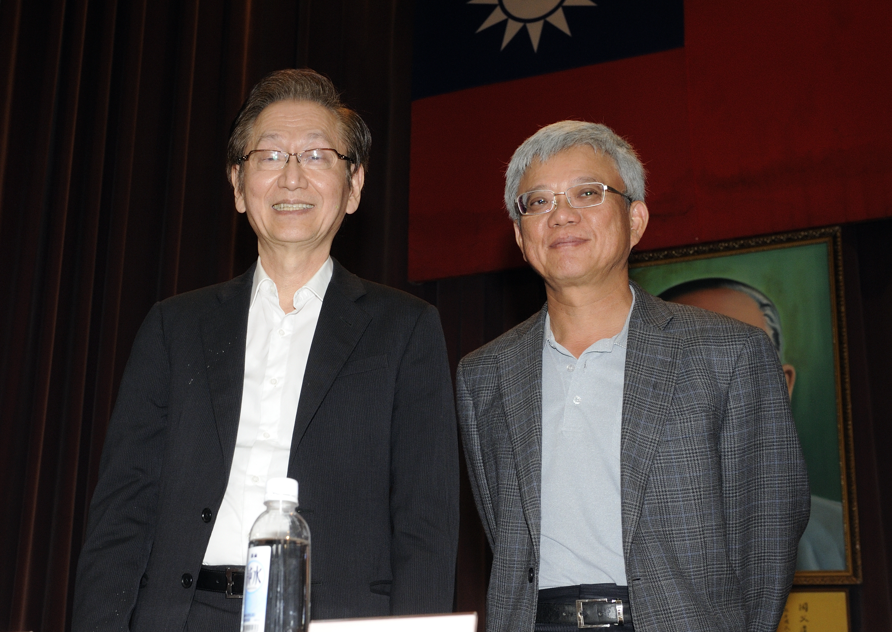 華碩董事長施崇棠（左）與和碩副董事長徐世昌。