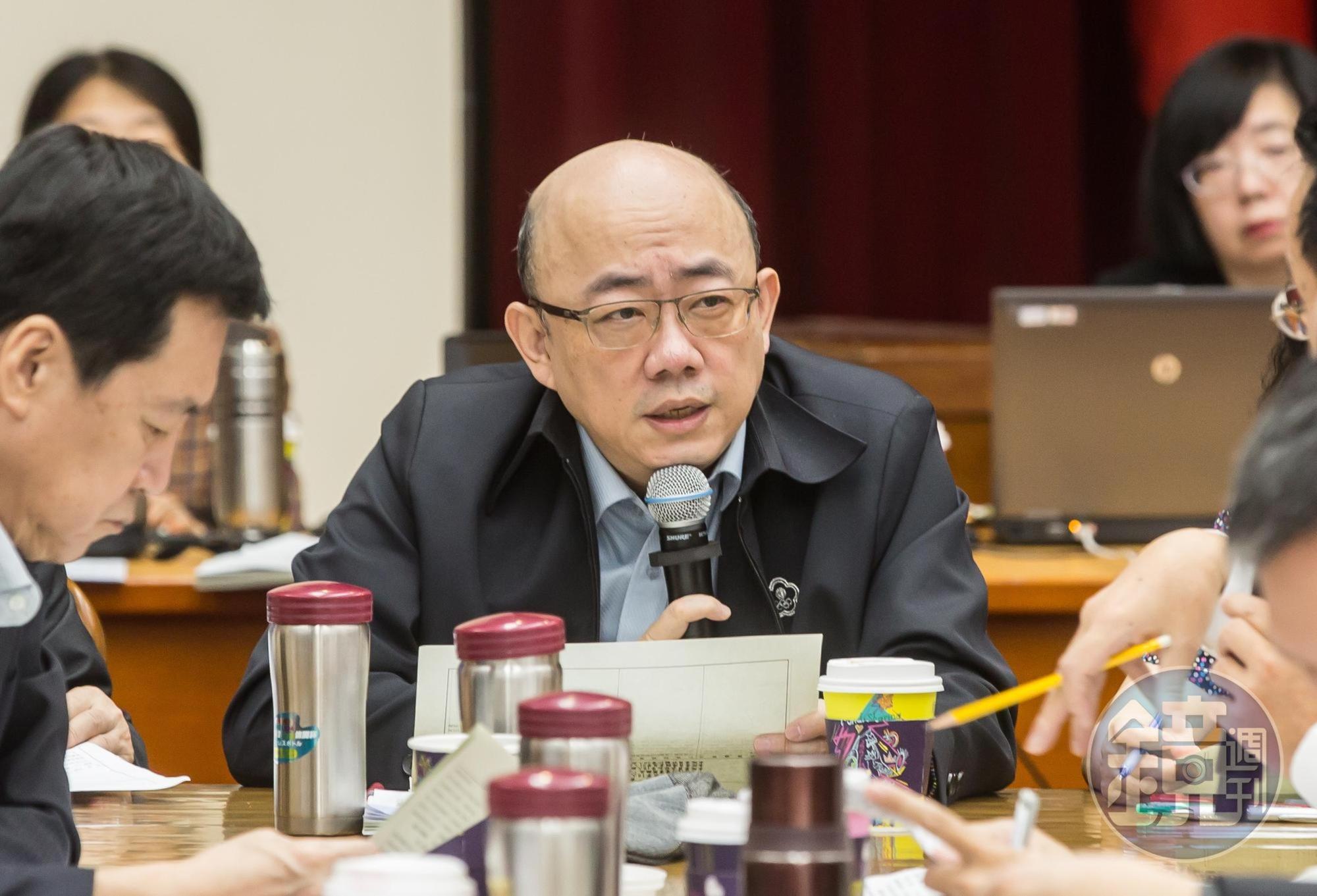 關於神祕文件，郭正亮（中）表示那是協商前，他去柯總召那，柯總召跟法務部官員當場拿給他的。