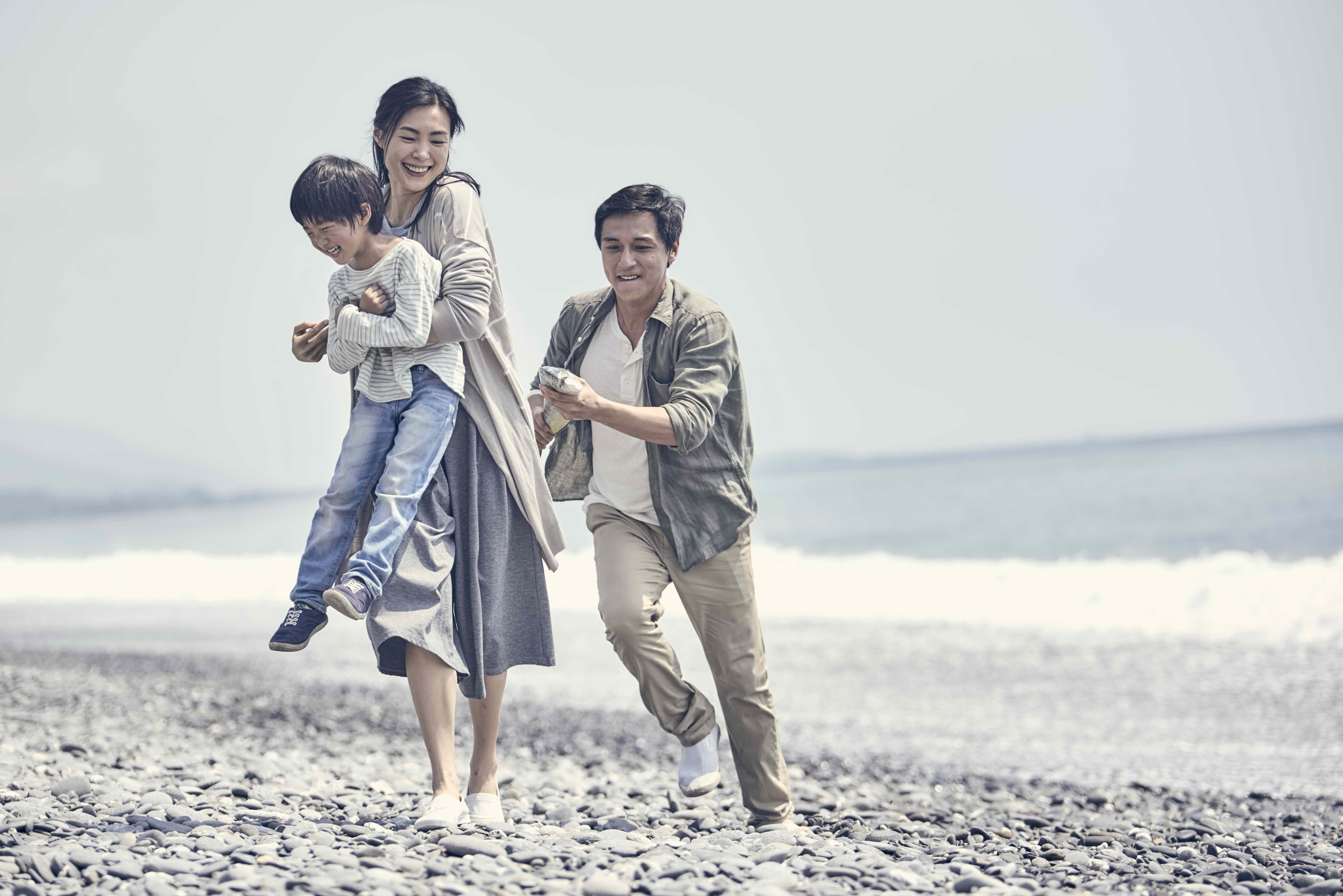 《上岸的魚》由鄭人碩、曾珮瑜演出，在多個國際影展都曾受邀參展。（海鵬提供）