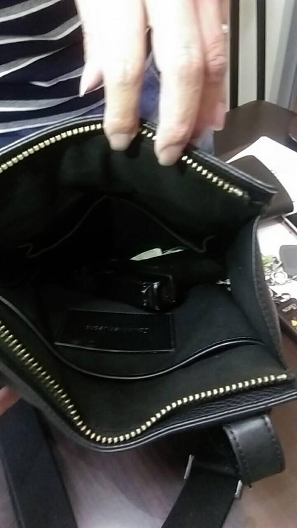 警方於背包內查獲槍彈。(警方提供)