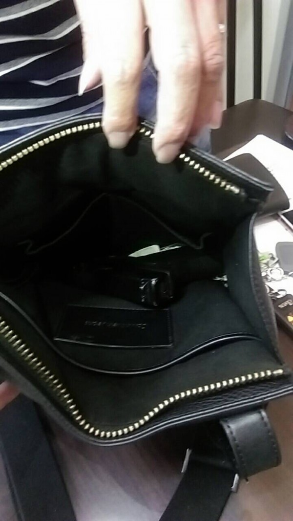 警方於背包內查獲槍彈。（警方提供）