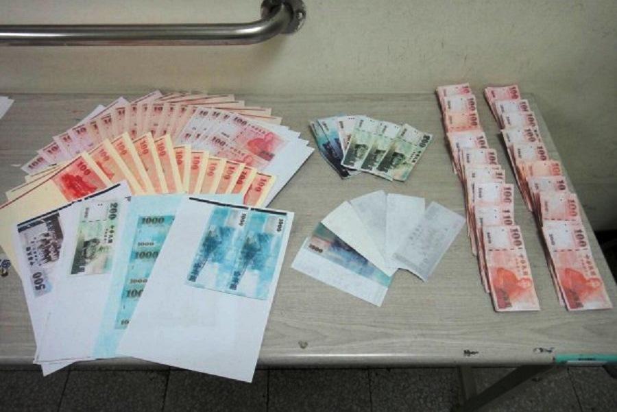 警方共起出面額2萬多元的偽鈔。(警方提供)