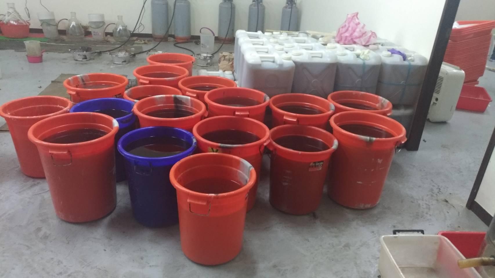 重逾7噸的製毒原料。（警方提供）