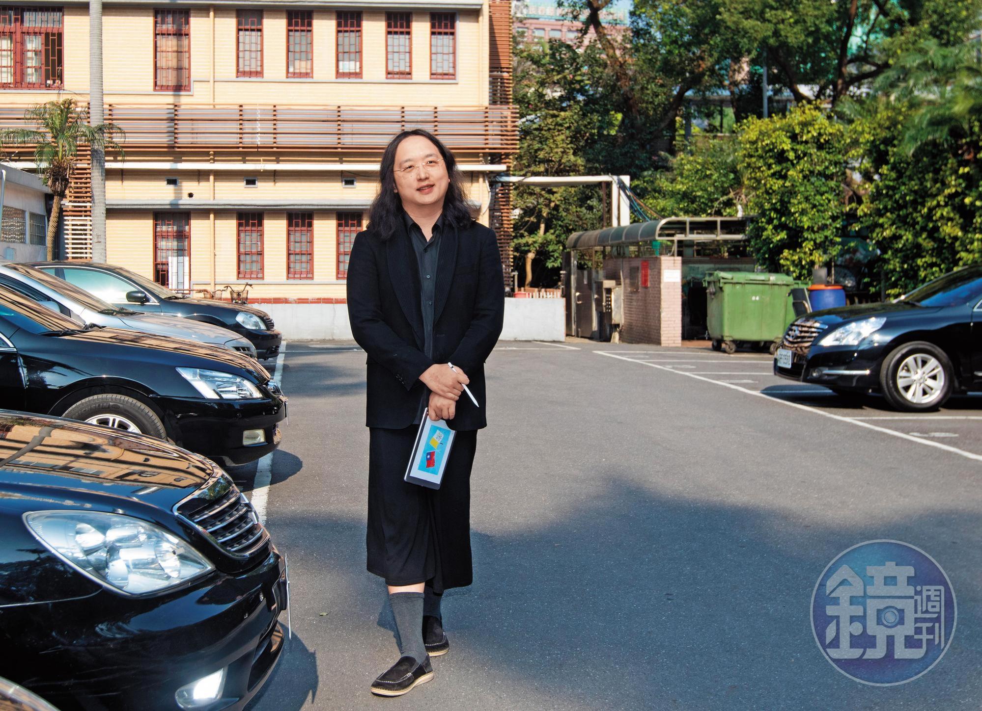 在專訪中,總統蔡英文特別點名政務委員唐鳳,說自己聽過她的簡報後,所有內容都記住了,直稱她是溝通典範。