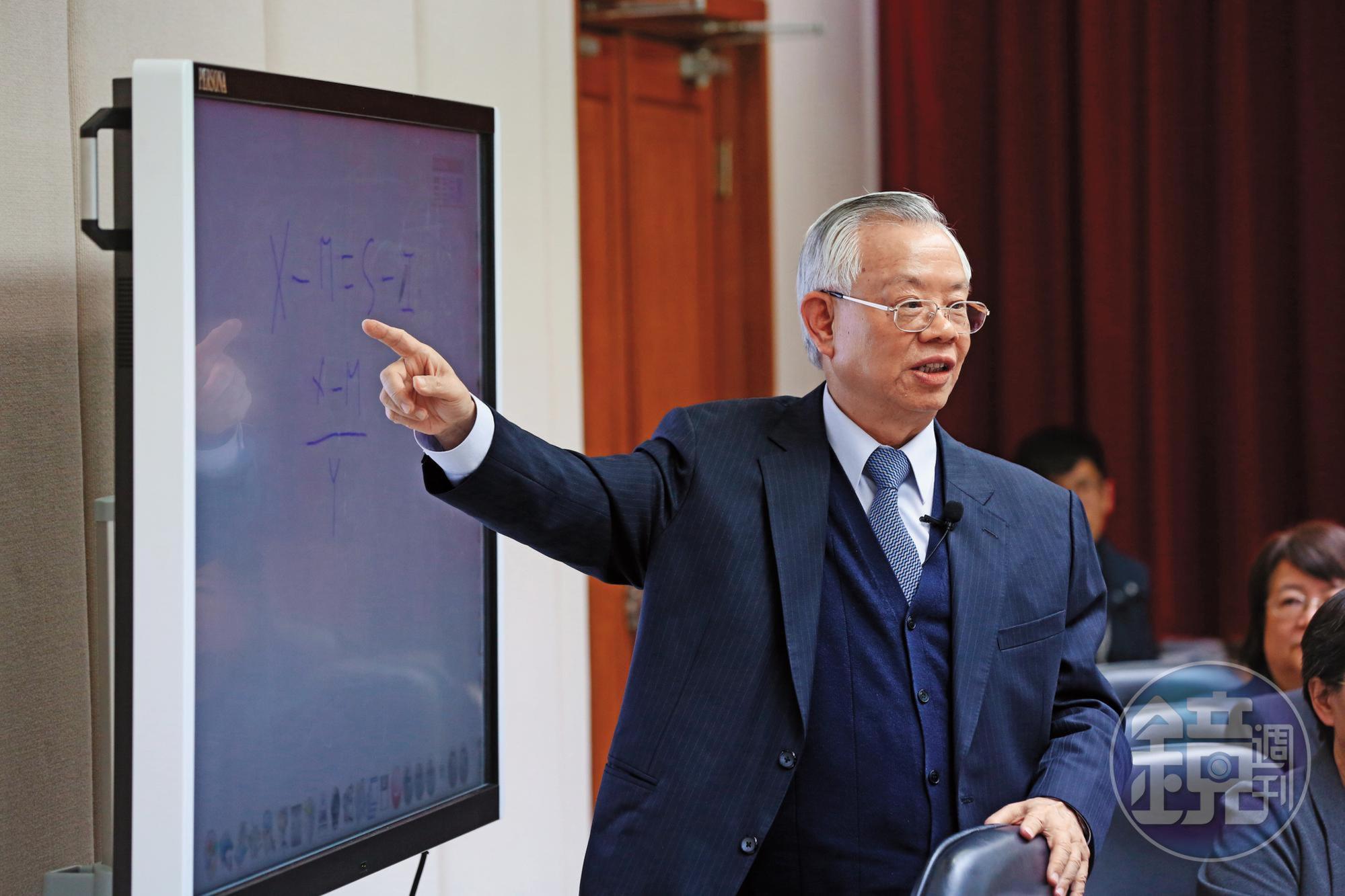彭淮南與蔡總統有20年共事經驗，卸任央行總裁，仍受小英委以重任整合經濟研究單位。