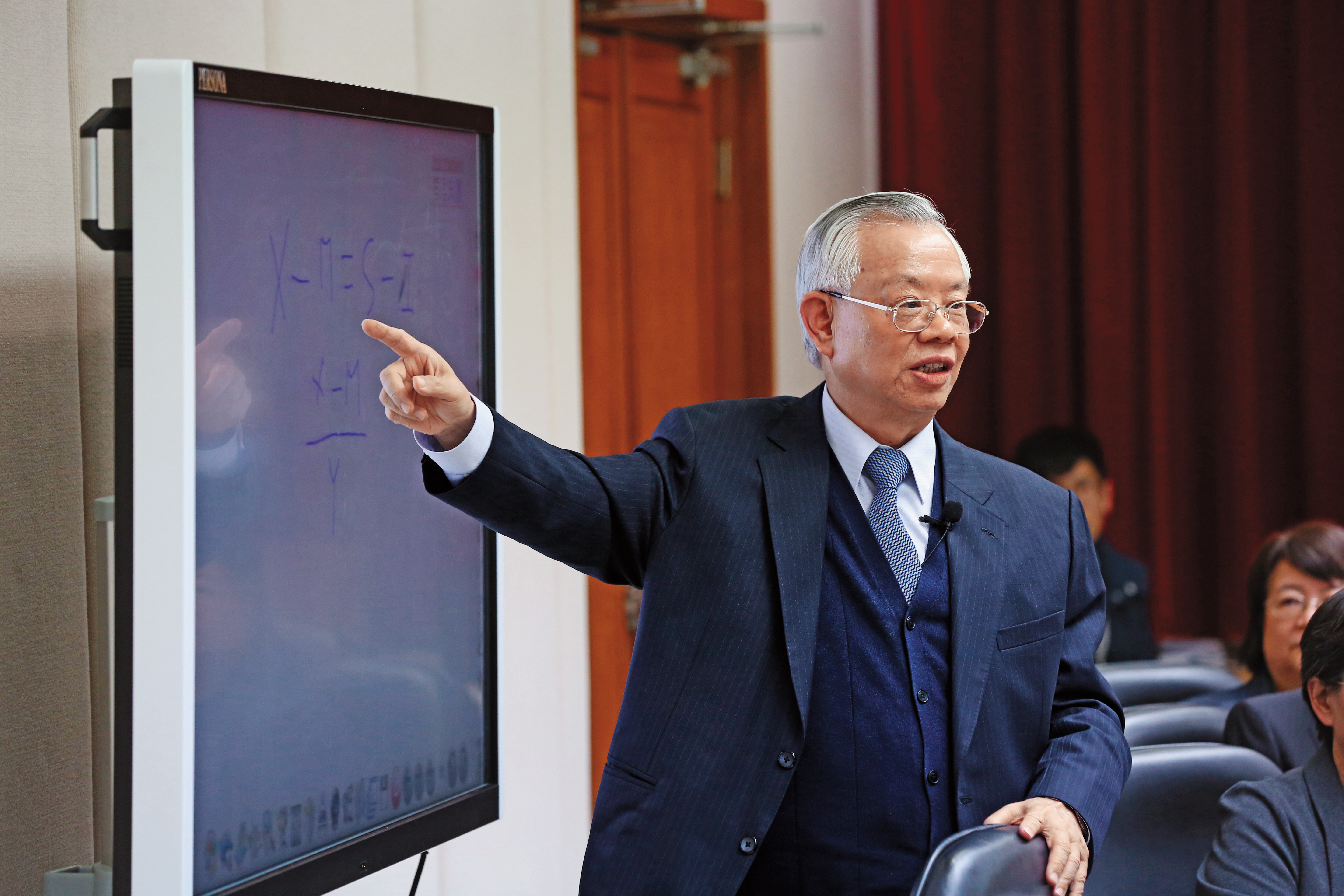 彭淮南與蔡總統有20年共事經驗，卸任央行總裁，仍受小英委以重任整合經濟研究單位。