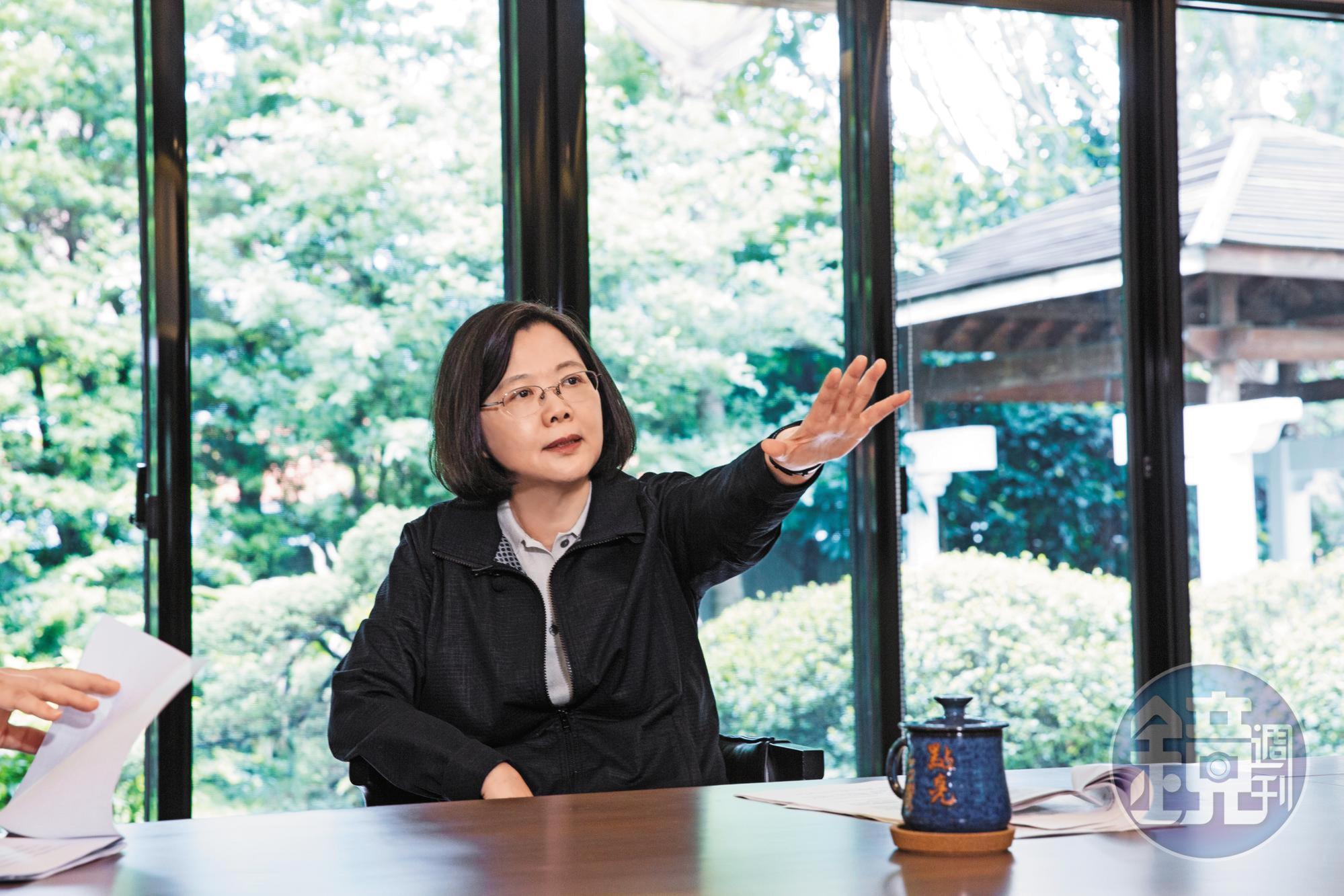 蔡總統指出，2025非核家園的目標，挑戰性很大，因此發展再生能源非做不可。