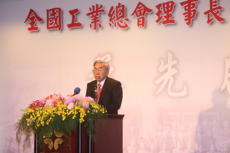 談到兩岸關係時，王文淵也重申，希望政府可以搞好。