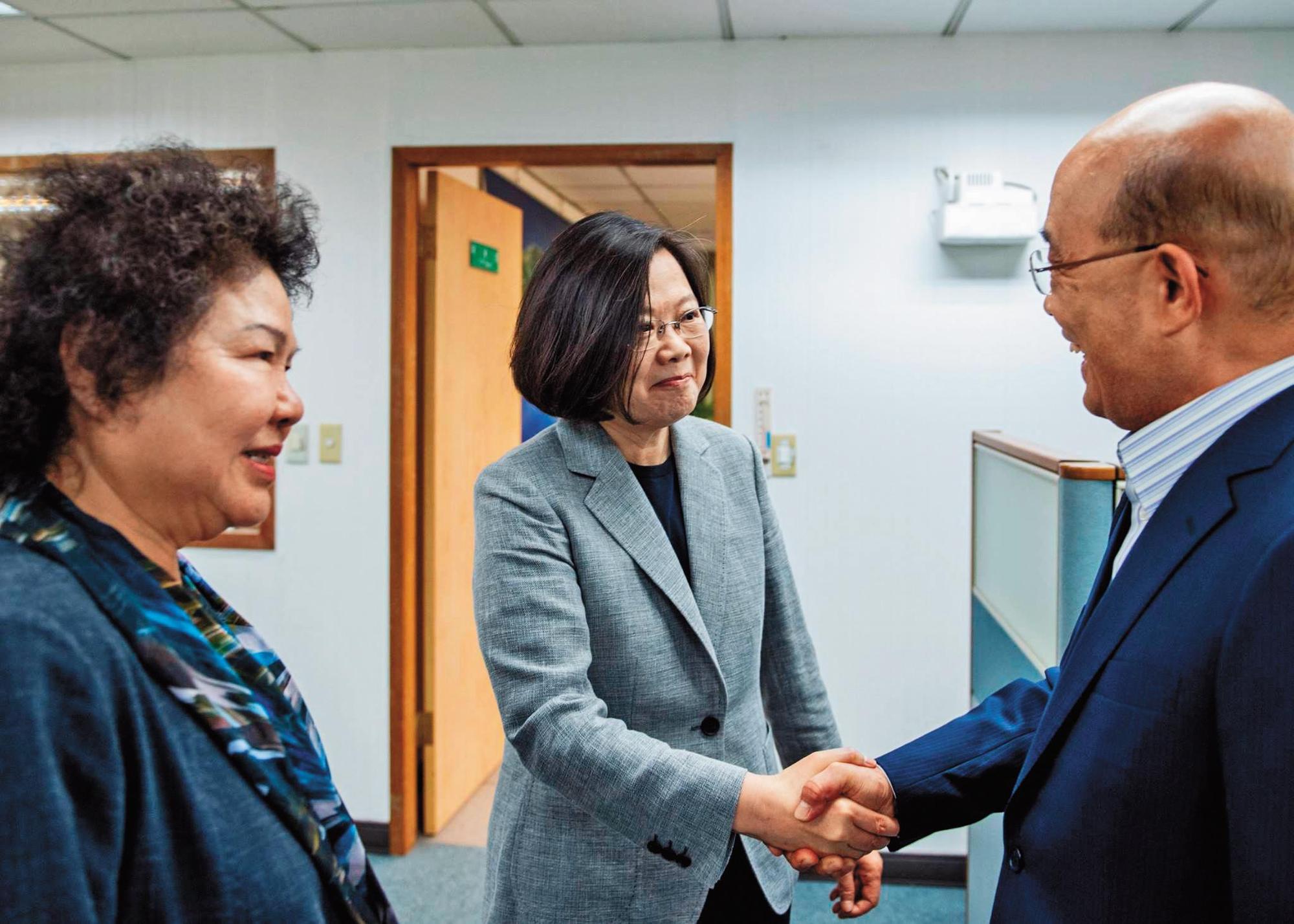 蘇貞昌12日拜會民進黨主席蔡英文,蘇承諾將接受徵召,扛起新北選戰的重責大任。(翻攝蘇貞昌臉書)