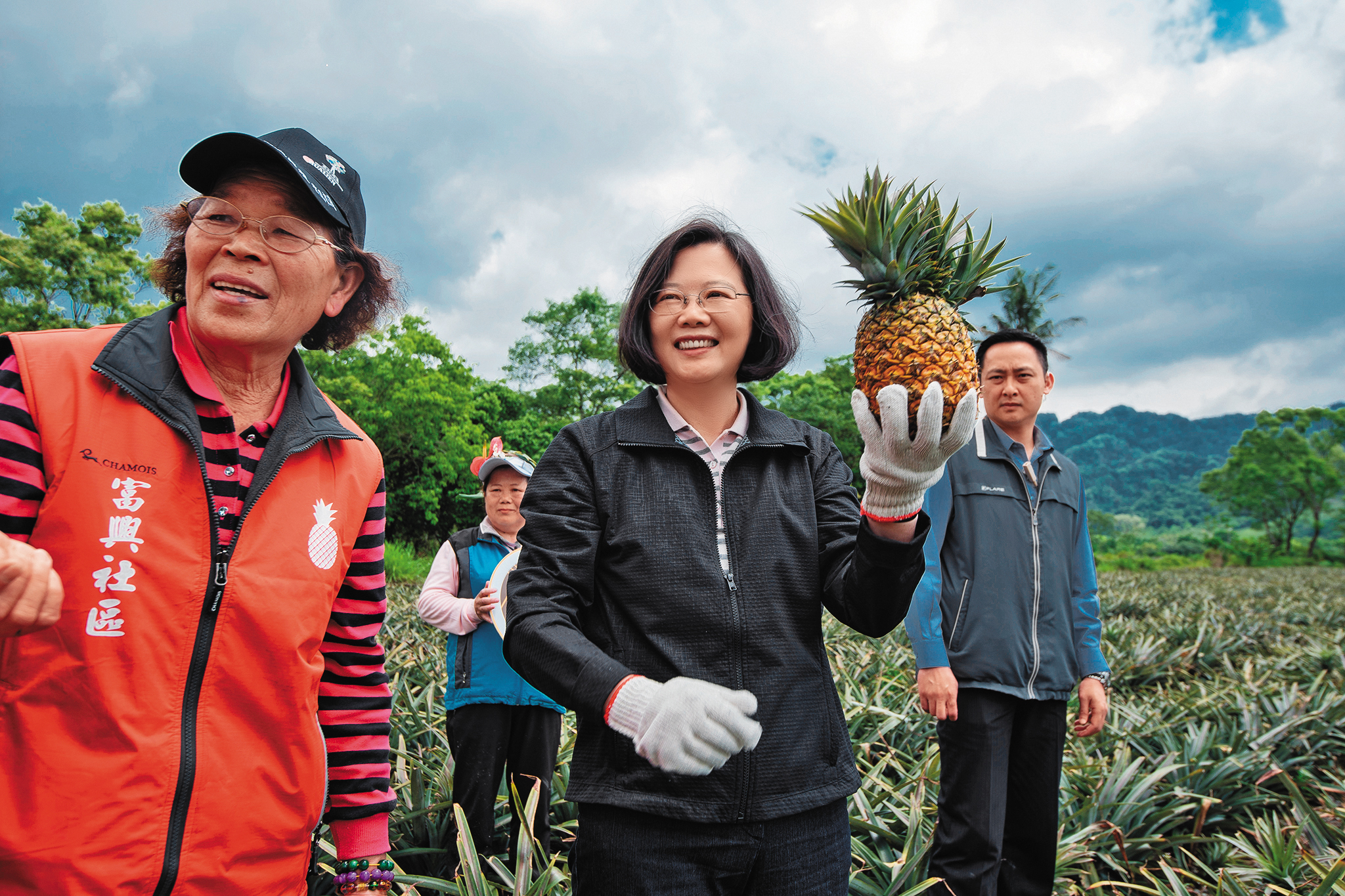 蔡政府力推觀光轉型，希望將過去一條龍的模式，轉換成讓國內業者受益更多的深度自由行。（總統府提供）