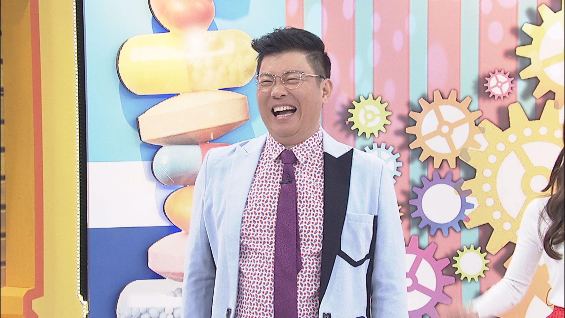 曾國城大腿肌肉被醫師認證又粗又硬。（中天提供）