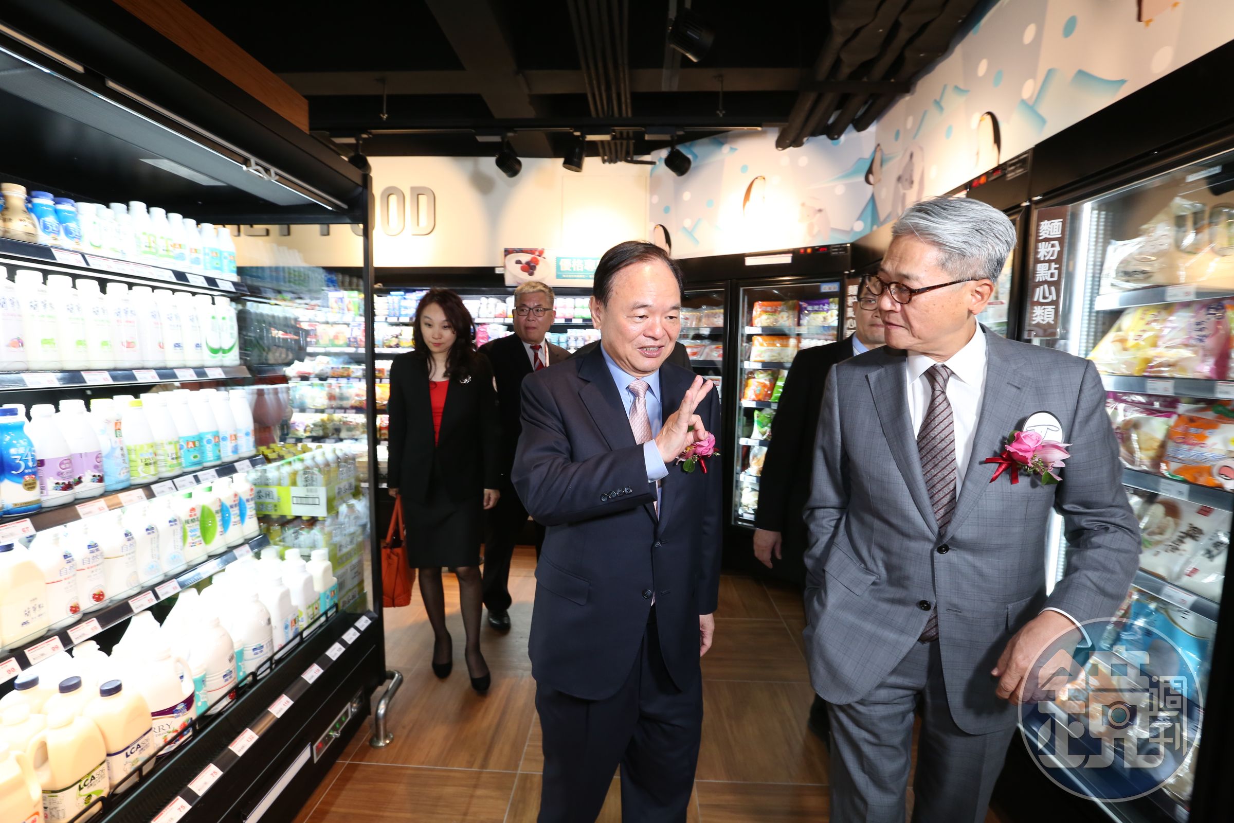 除了董事長林敏雄親自出席開幕儀式，身為輔大校友的台新金控董事長吳東亮也現身力挺。