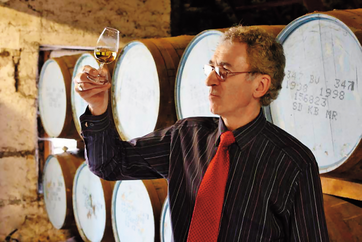 丹尼斯馬康說：「威士忌是一種生活方式。我出生在酒廠旁，父親與祖父也曾在酒廠工作，我的宿命早就跟格蘭冠相連了。」