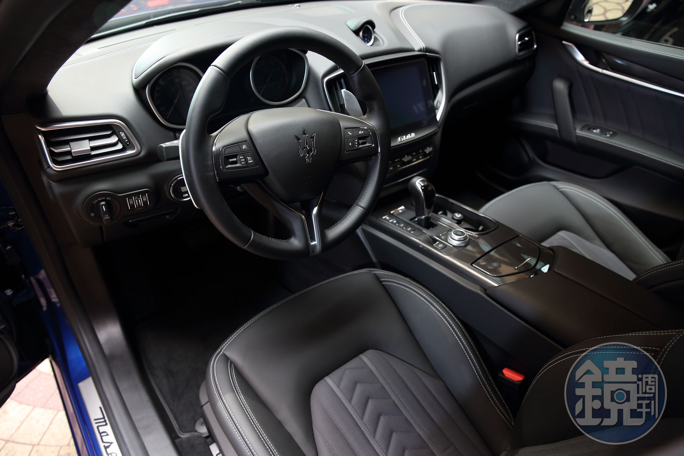 Maserati各車型的內裝上，車主可選擇紅、黑或駝色等3種頂級皮革。