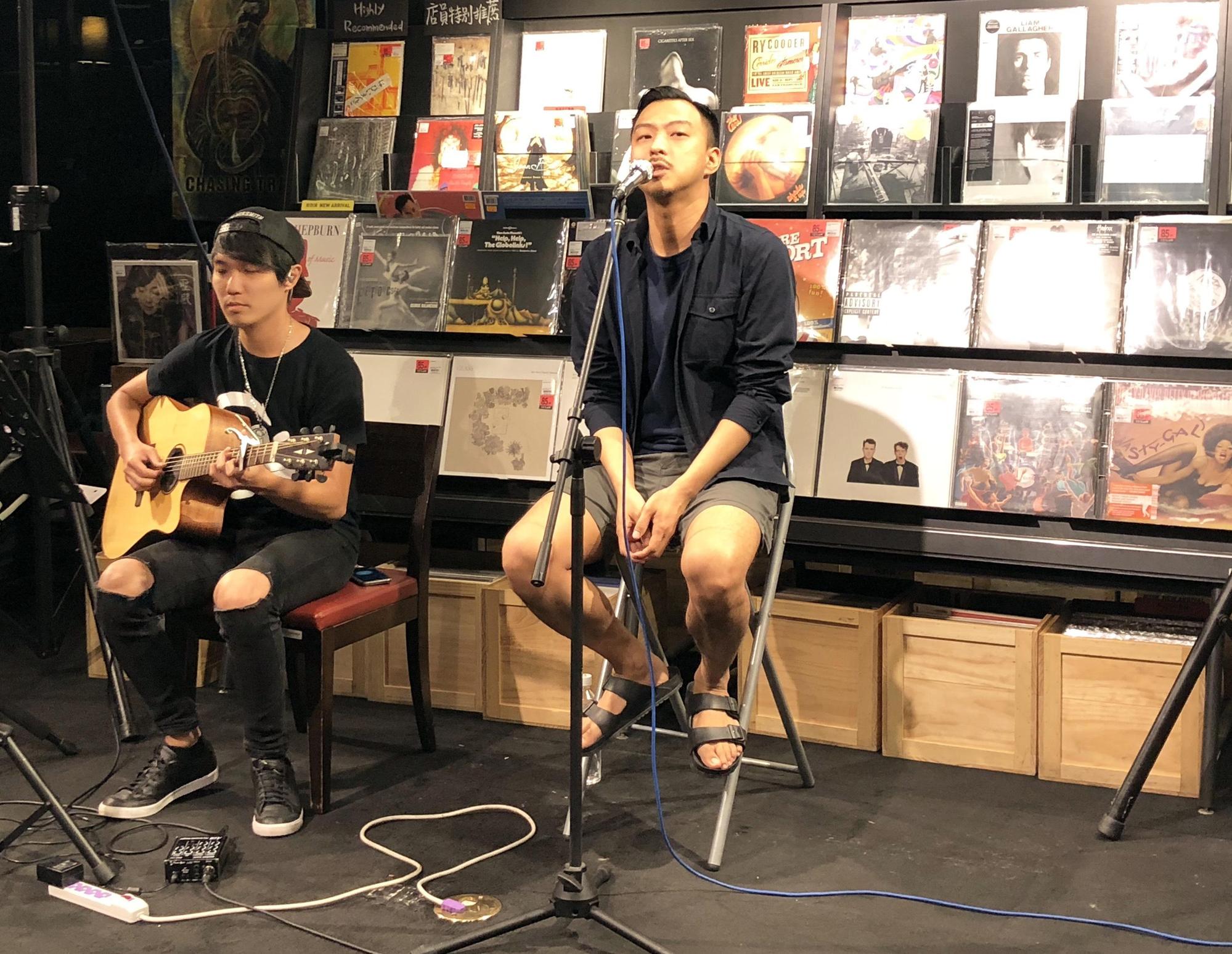 新人賴慈泓出道來首次「處男唱」,演出前備感壓力。(混血兒娛樂)
