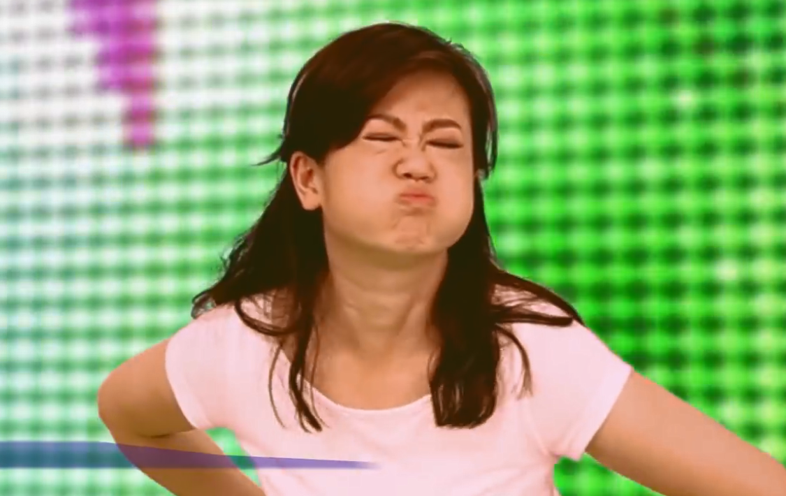 王致雅在4年前的宣傳MV中不計形象展現自己，不僅大跳電音舞曲，還學起圓仔嘟嘴裝可愛。