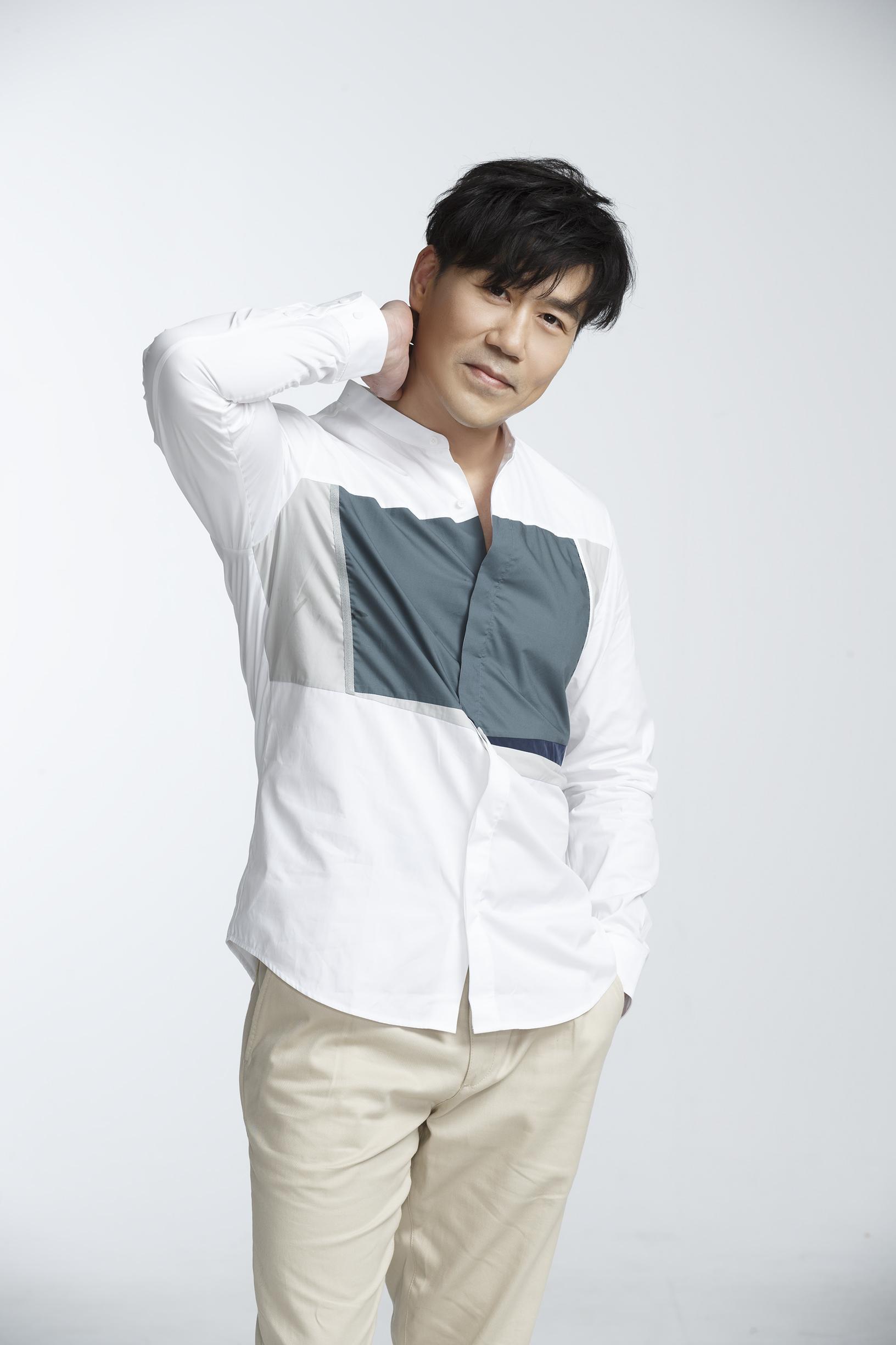 在《鐵漢柔情》系列演唱會，羅時豐的新單曲〈難得〉也將罕見的以國台語雙聲道作改編。（Legcay提供）