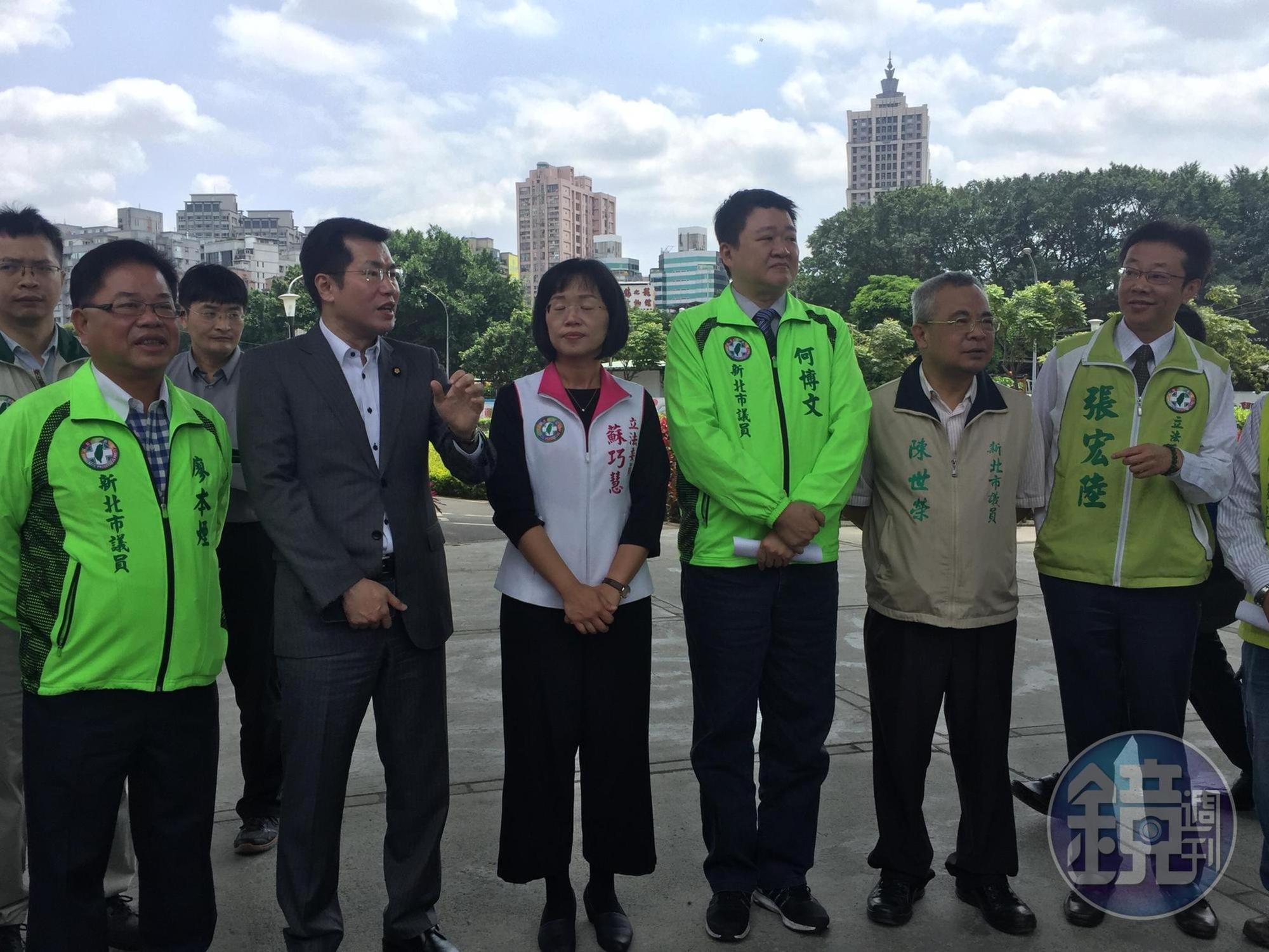 中央和地方多位民代今（19）日一同會勘，期望讓當地交通問題得以解套。