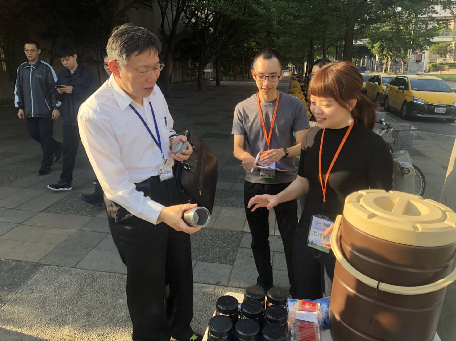 即日起到年底，每週五單車通行日，騎單車就送免費咖啡。（翻攝自單車通行日請你喝咖啡粉絲頁）
