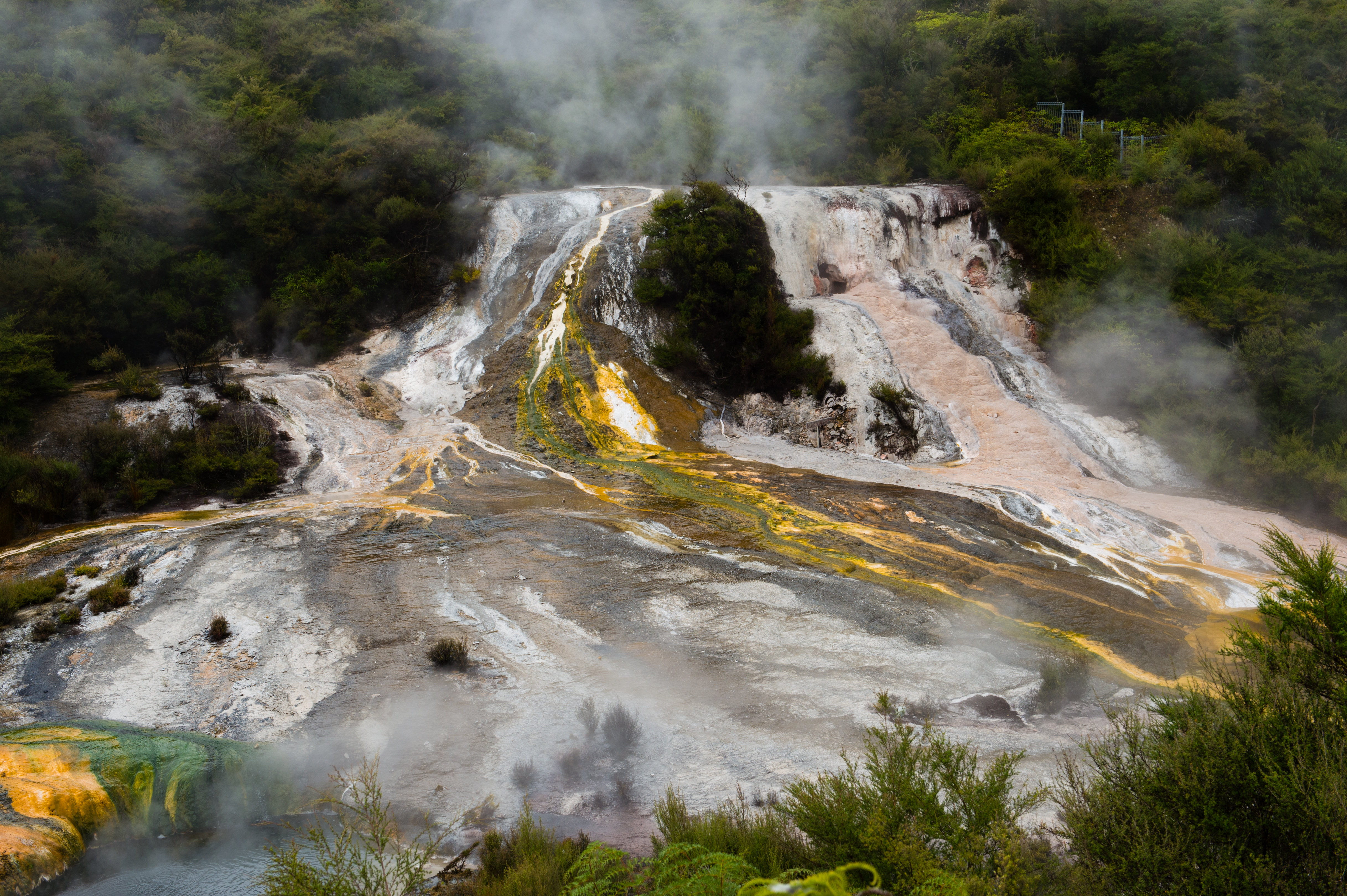「奧拉基科拉科」（Orakei Korako）被《孤獨星球》（Lonely Planet）評選為紐西蘭最有看頭的地熱景觀。