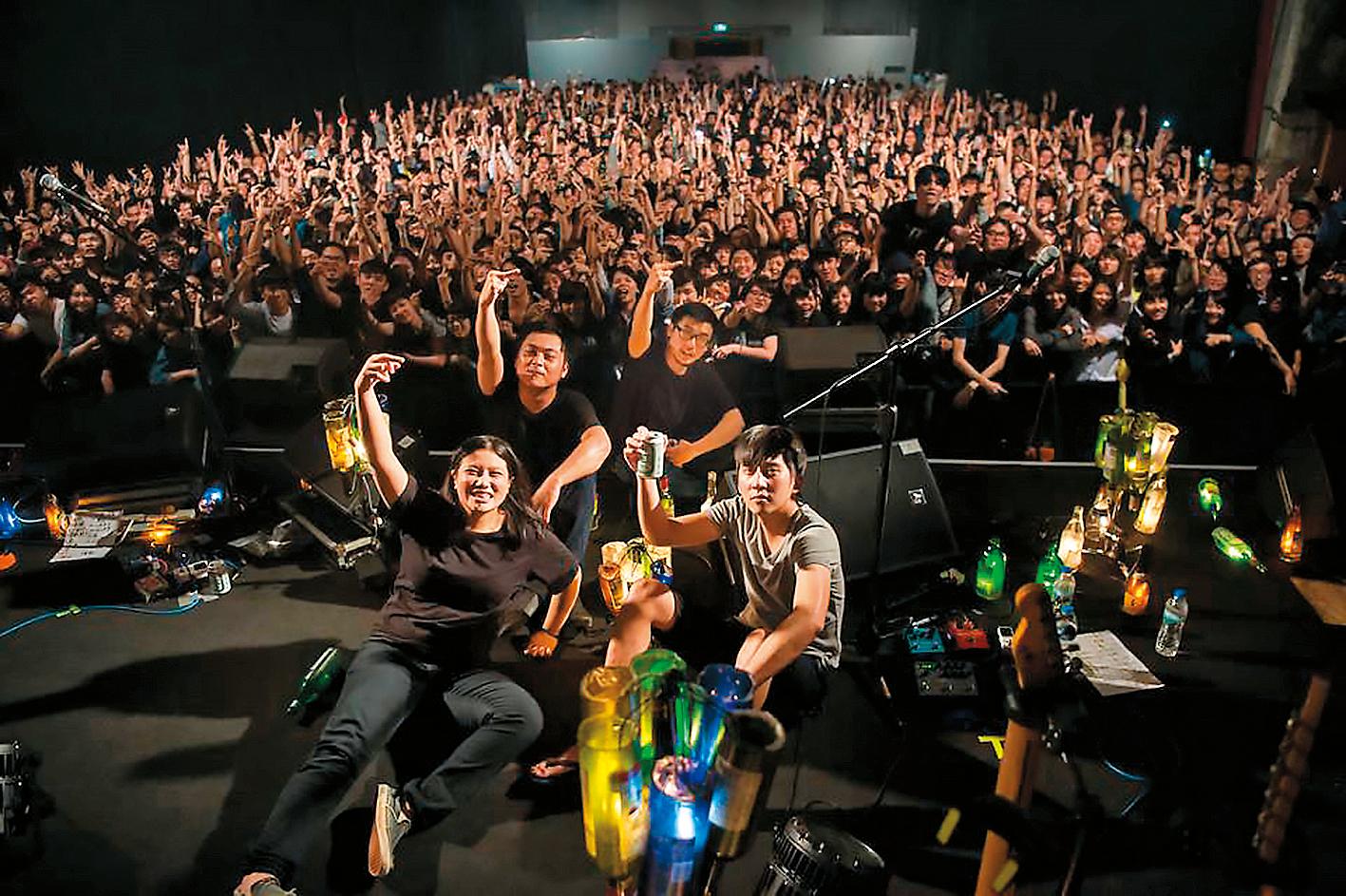 去年金曲大贏家「草東沒有派對」將在全球35個大城市展開《如常》巡迴演唱，大團氣勢已成。（草東沒有派對提供）