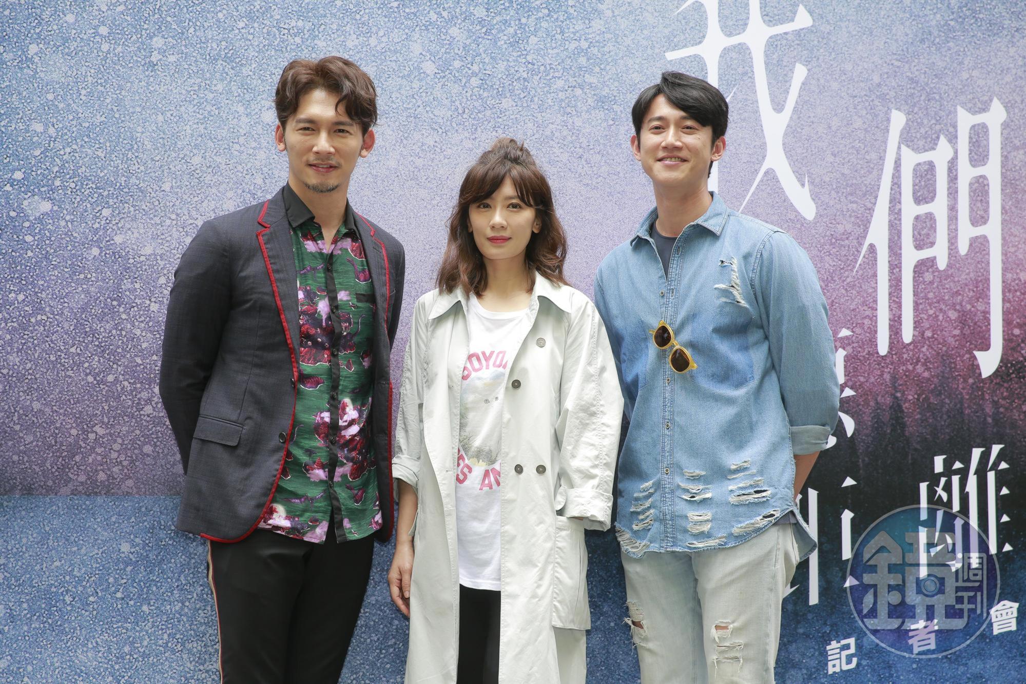 在《我們與惡的距離》中，賈靜雯跟溫昇豪飾演一對夫妻。
