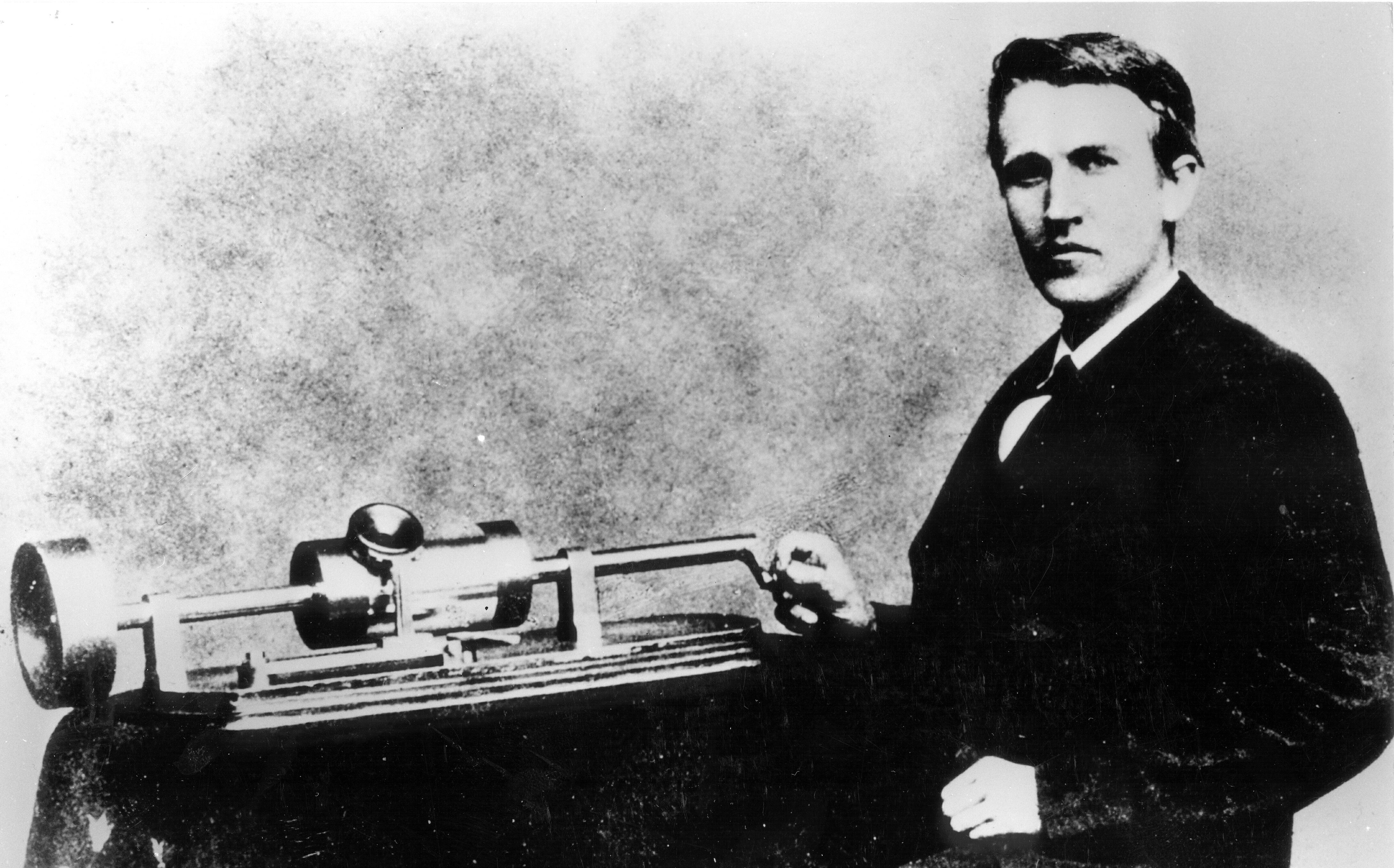 成功創意人士就算遇到挫折也不灰心，愛迪生發明燈泡前，便經過數千次的失敗。（東方IC）