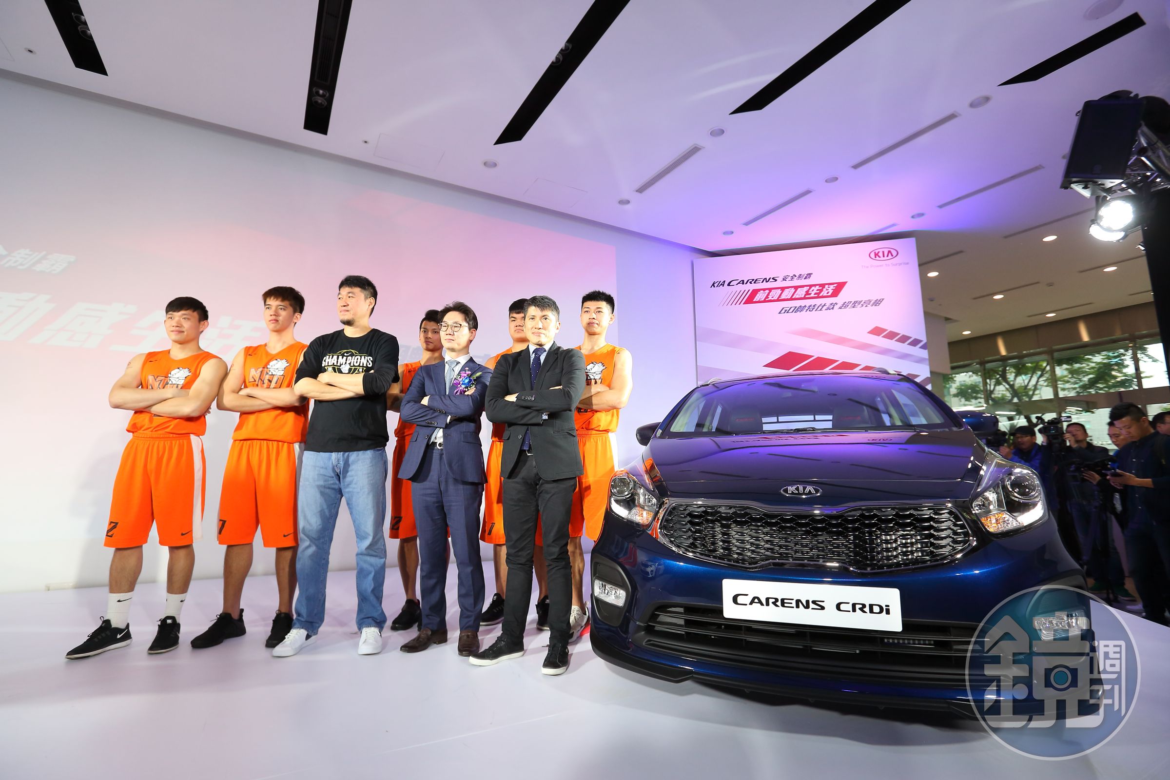 KIA推Carens GO特仕款MPV，增加安全配備，還逆勢降價2萬元。
