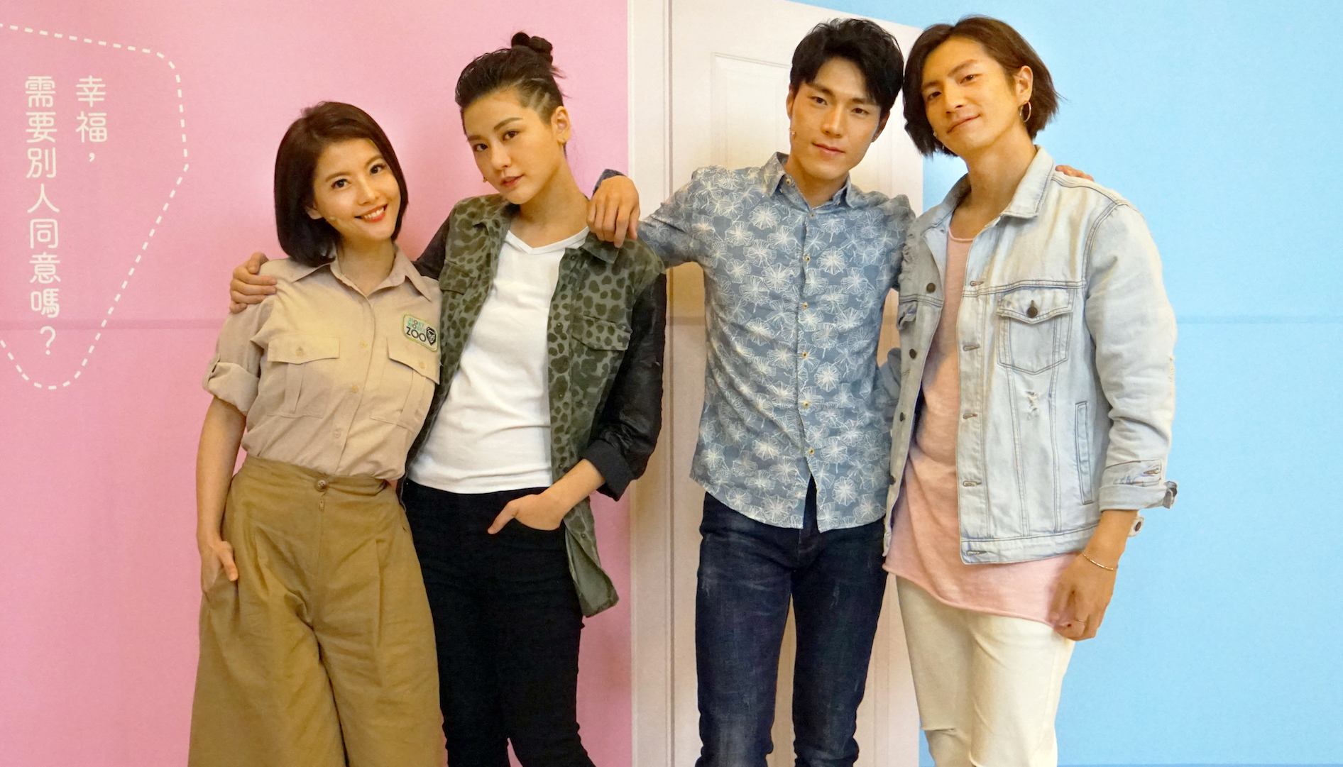 由王樂妍(左起)與小蠻、唐振剛、福地祐介主演舞台劇《偽婚男女》,劇情扣人心弦。(故事工廠提供)